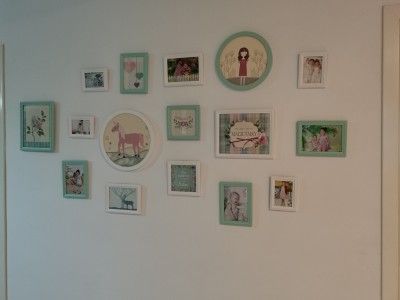 ชุดกรอบรูปติดผนัง Peony light blue กรอบรูปไม้ 14 ชิ้นพร้อมภาพตามแบบ + รูปแคนวาส 2 ชิ้นและวัสดุติดตั้ง