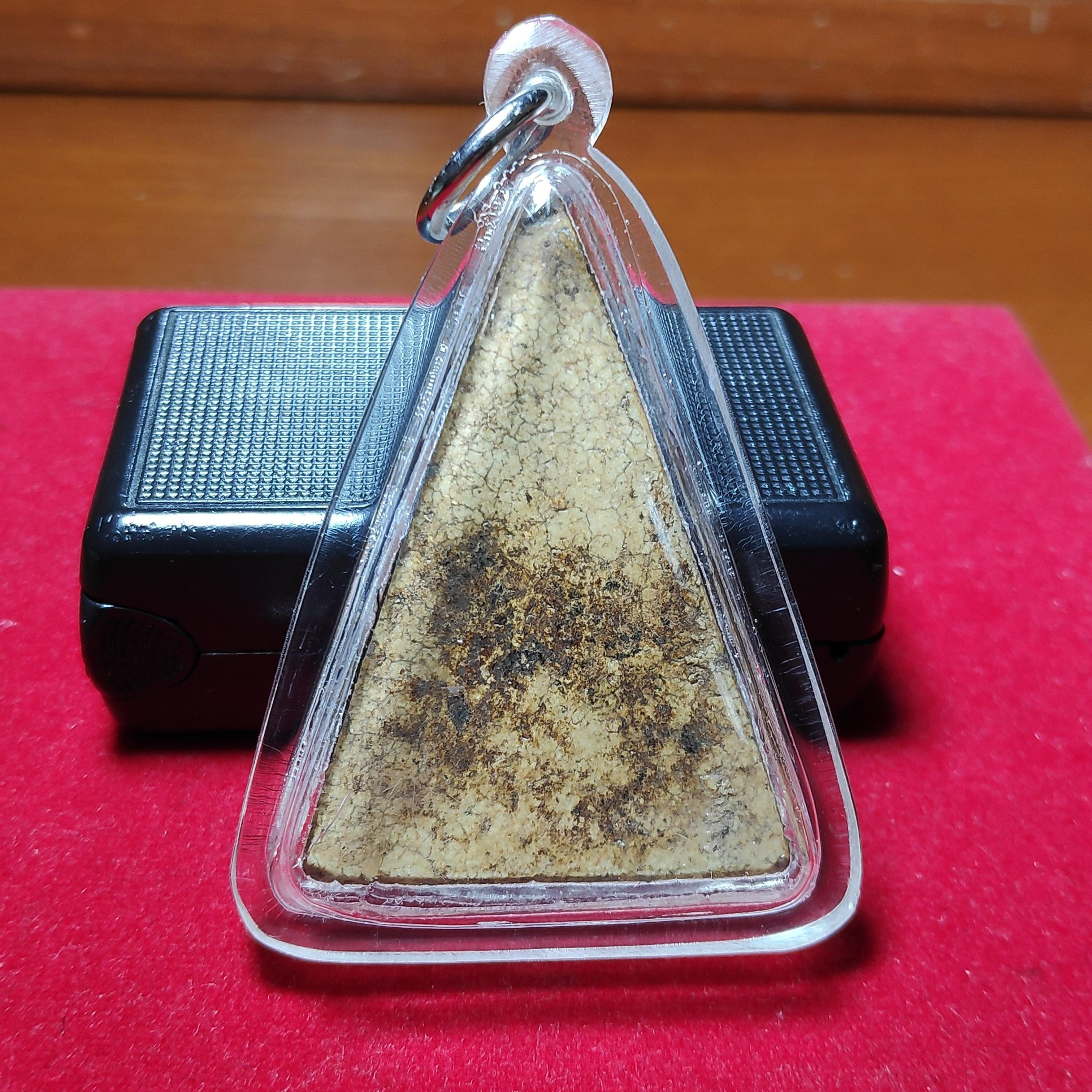 พระวัดสามปลื้มพิมพ์สามเหลี่ยมใหญ่ปี2515