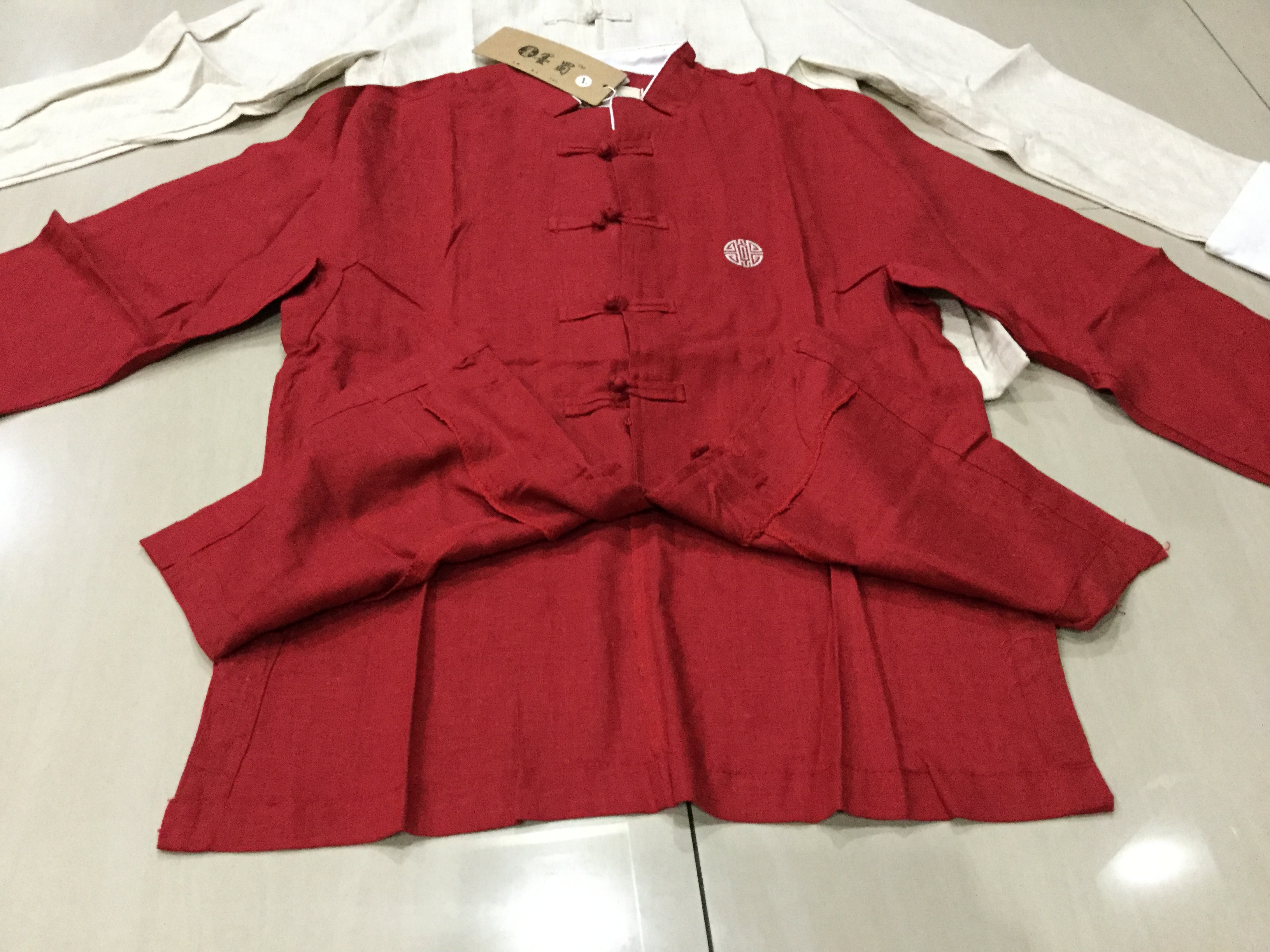 เสื้อจีนชาย ผ้าฝ้ายสีแดง ลายปัก C104 สินค้าพร้อมส่ง