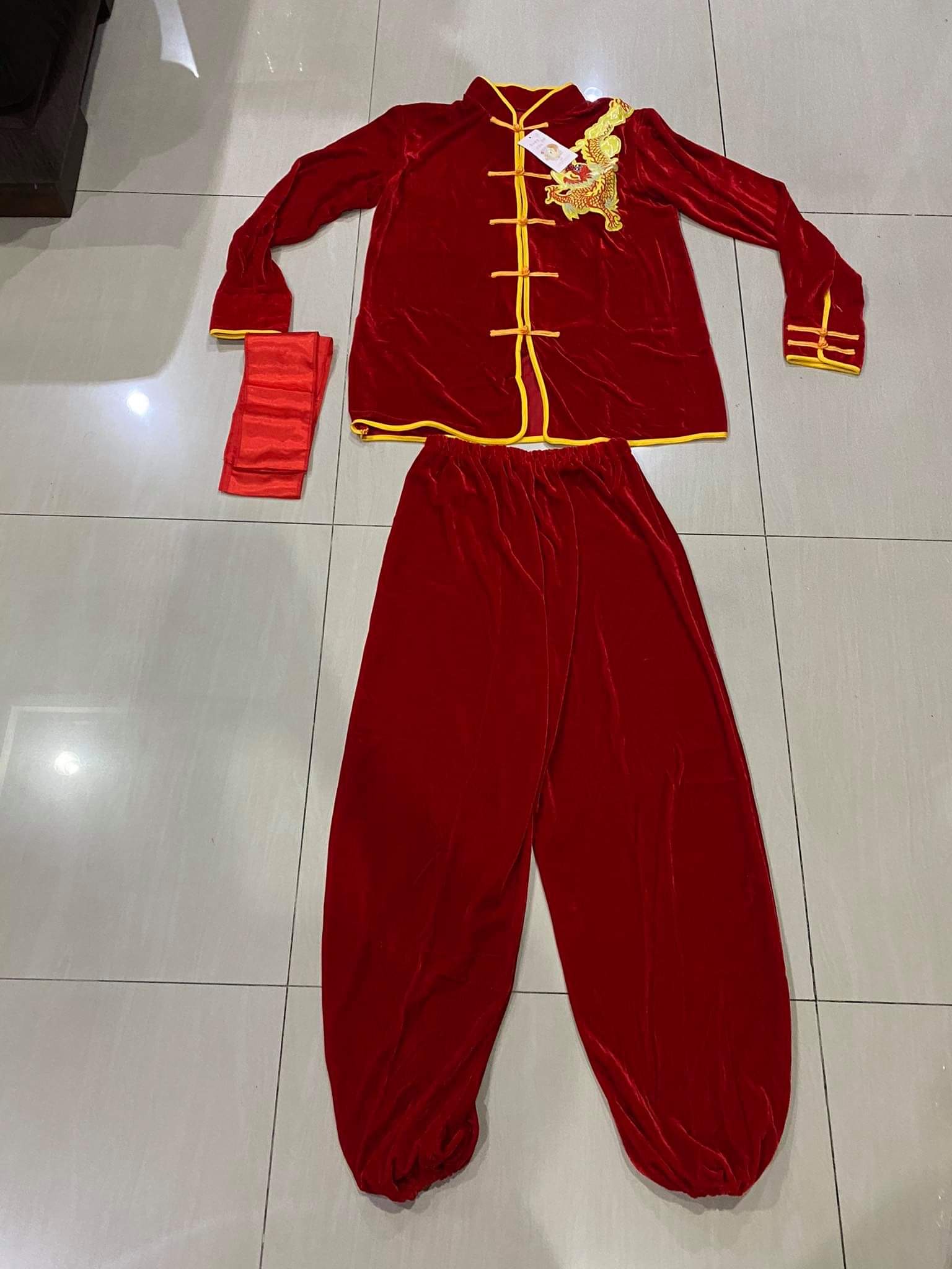 ชุดกังฟูสีแดงผ้ากำมะหยี่ รหัส TC 79 สินค้าพร้อมส่ง