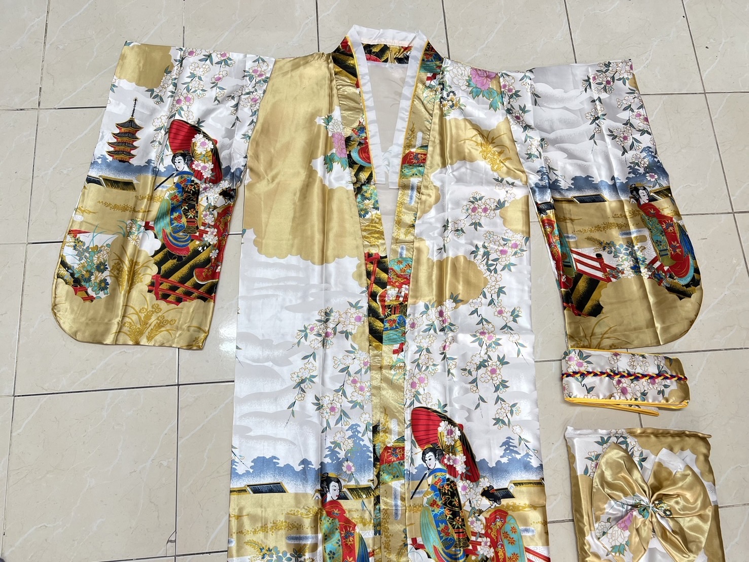 #กิโมโน สีเหลือง