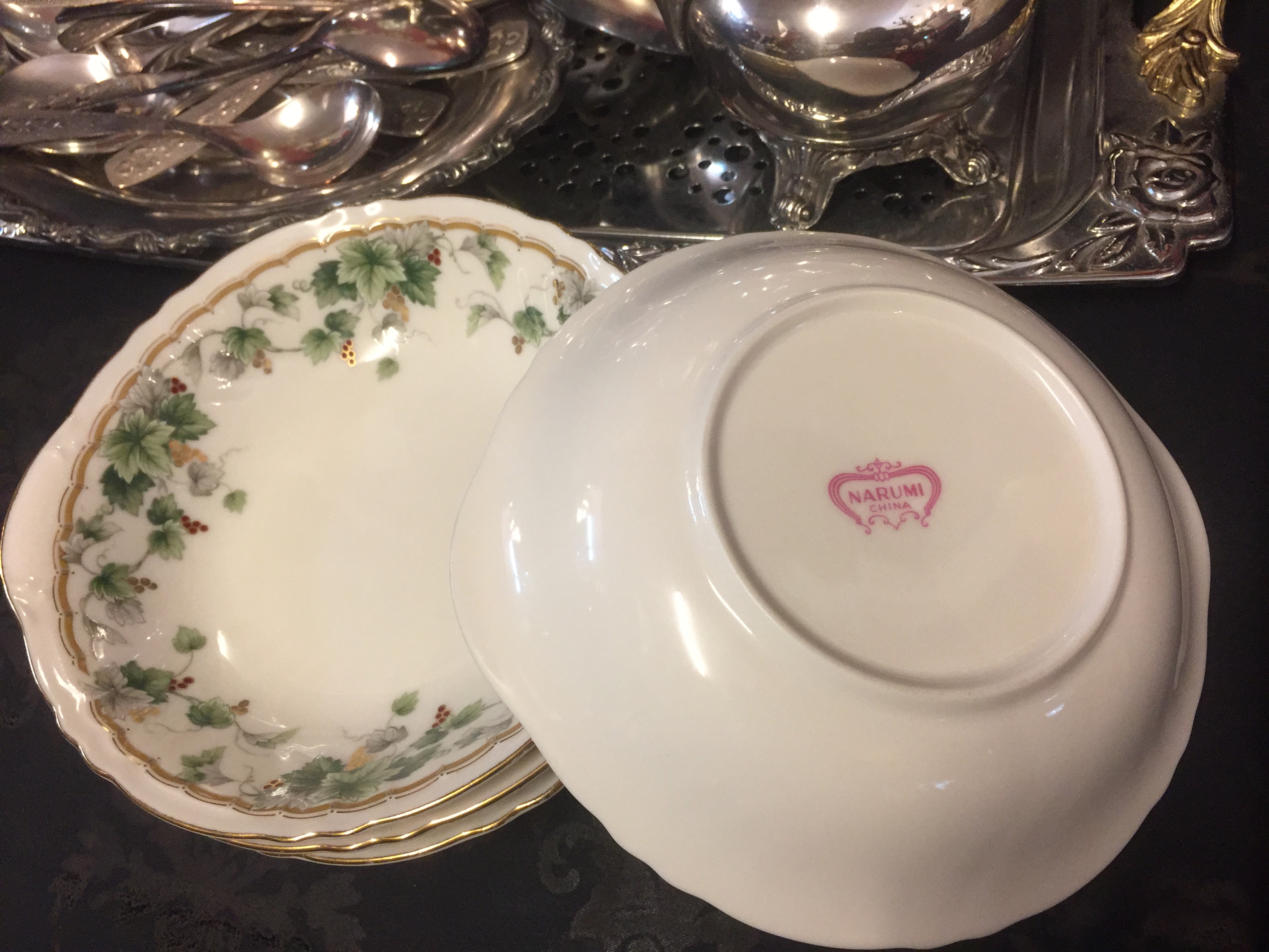 ชาม Narumi. ลายเถาองุ่น