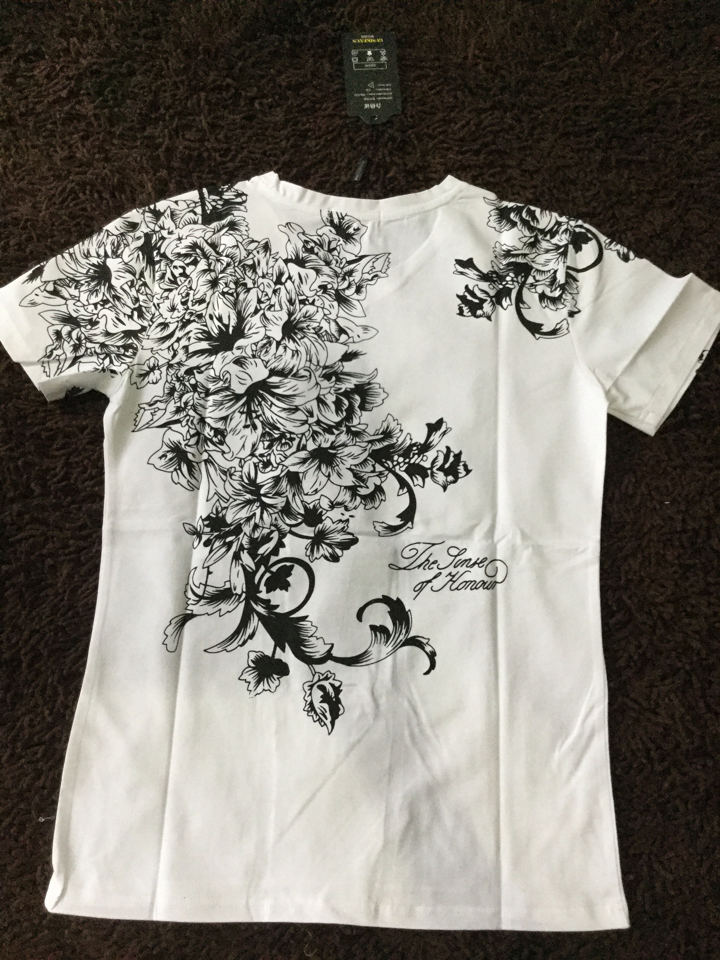 เสื้อผู้ชาย ผ้ายืด คอวี แขนสั้นลายดอกสีขาว รหัส SS 65 สินค้าพร้อมส่ง