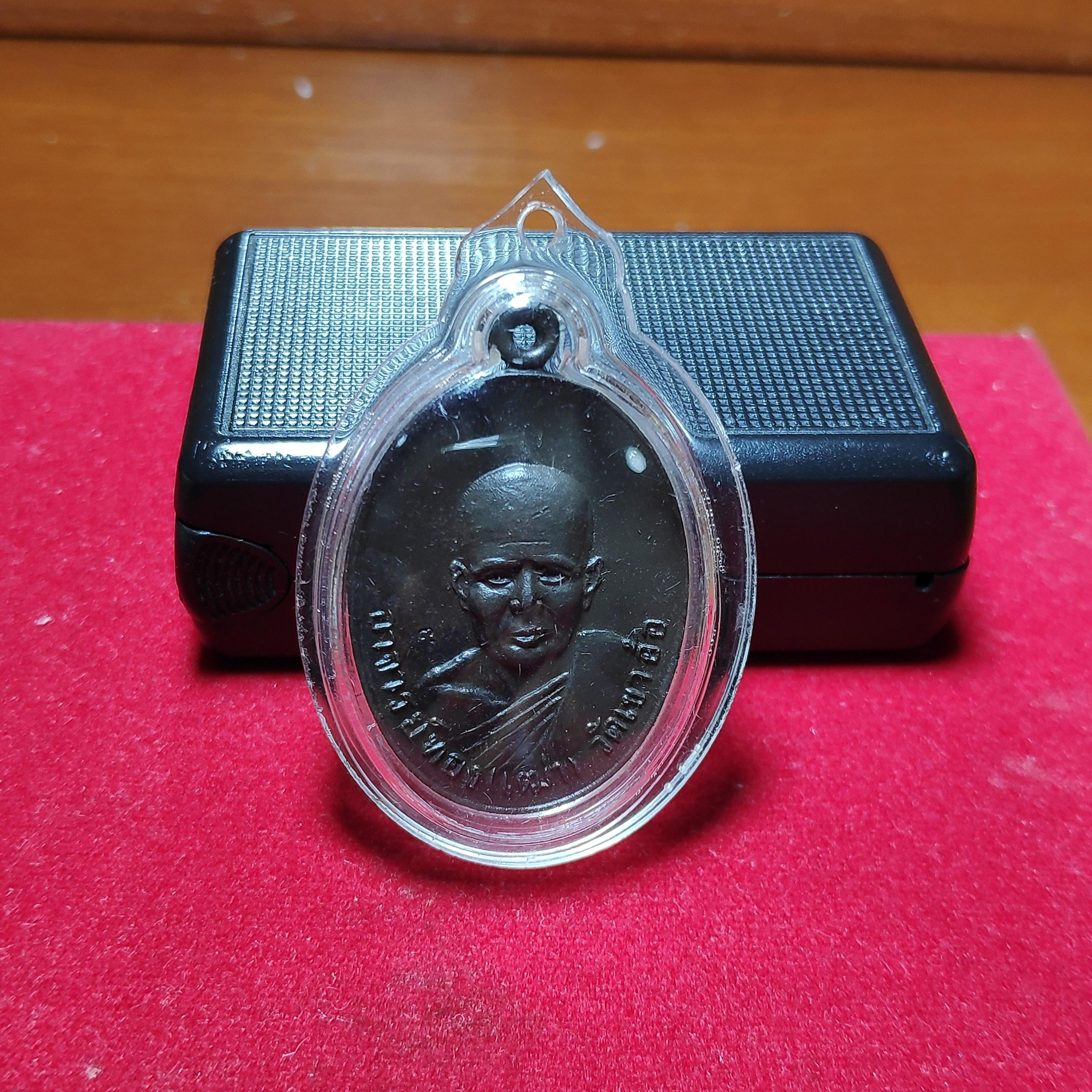 เหรียญอาจารย์ทองเฒ่าวัดเขาอ้อรุ่นที่ระลึกมรณะภาพครบ50ปี2520