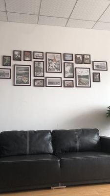 ชุดกรอบรูปติดผนัง Scenery (Brown18) กรอบรูปไม้สีน้ำตาล 18 ชิ้น พร้อมภาพตามแบบและวัสดุติดตั้ง