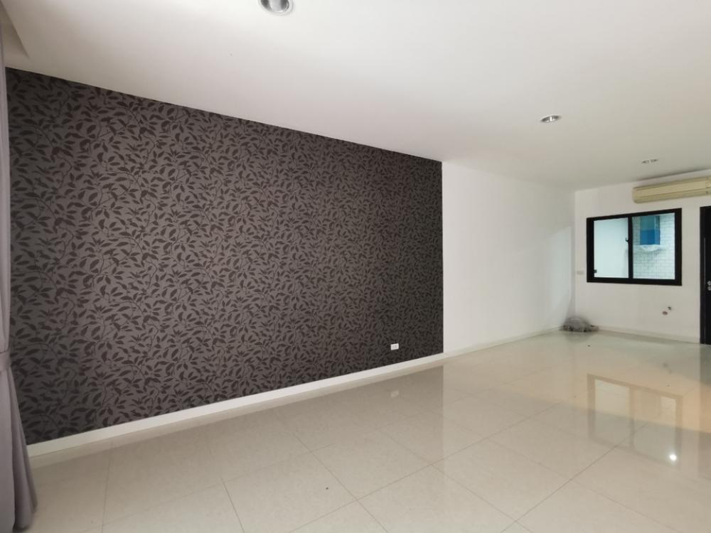 ให้เช่าทาวน์โฮม 4 ชั้น ม.Flora Marigold พระราม 3 - สาธุประดิษฐ์