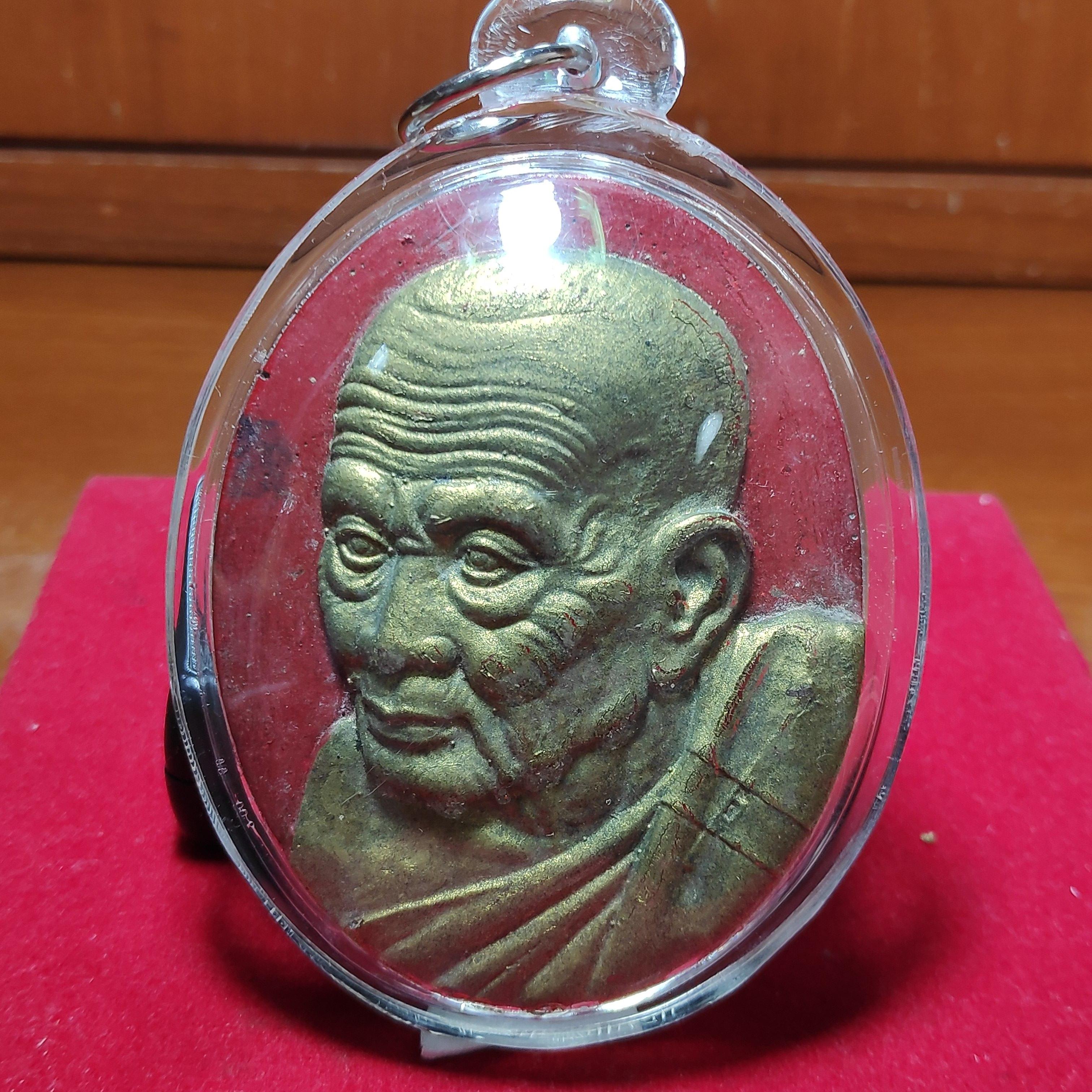 พระหลวงปู่ทวดพิมพ์จัมโบ้ปิดทองหลังจีวรปั้มยันต์สูง7เซ็นต์