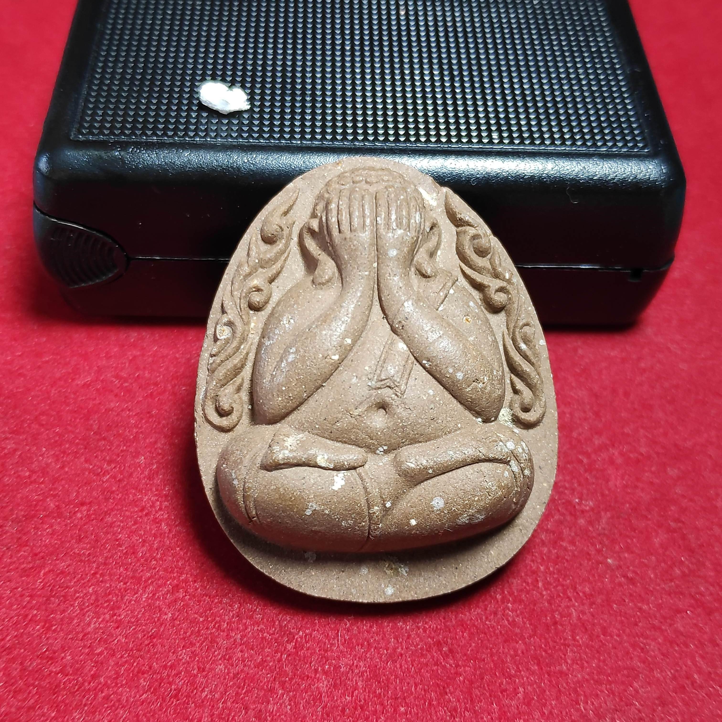 พระปิดตาเนื้อผงพิมพ์จัมโบ้หลวงพ่อก๊กวัดสละบาป จ.สิงห์บุรี