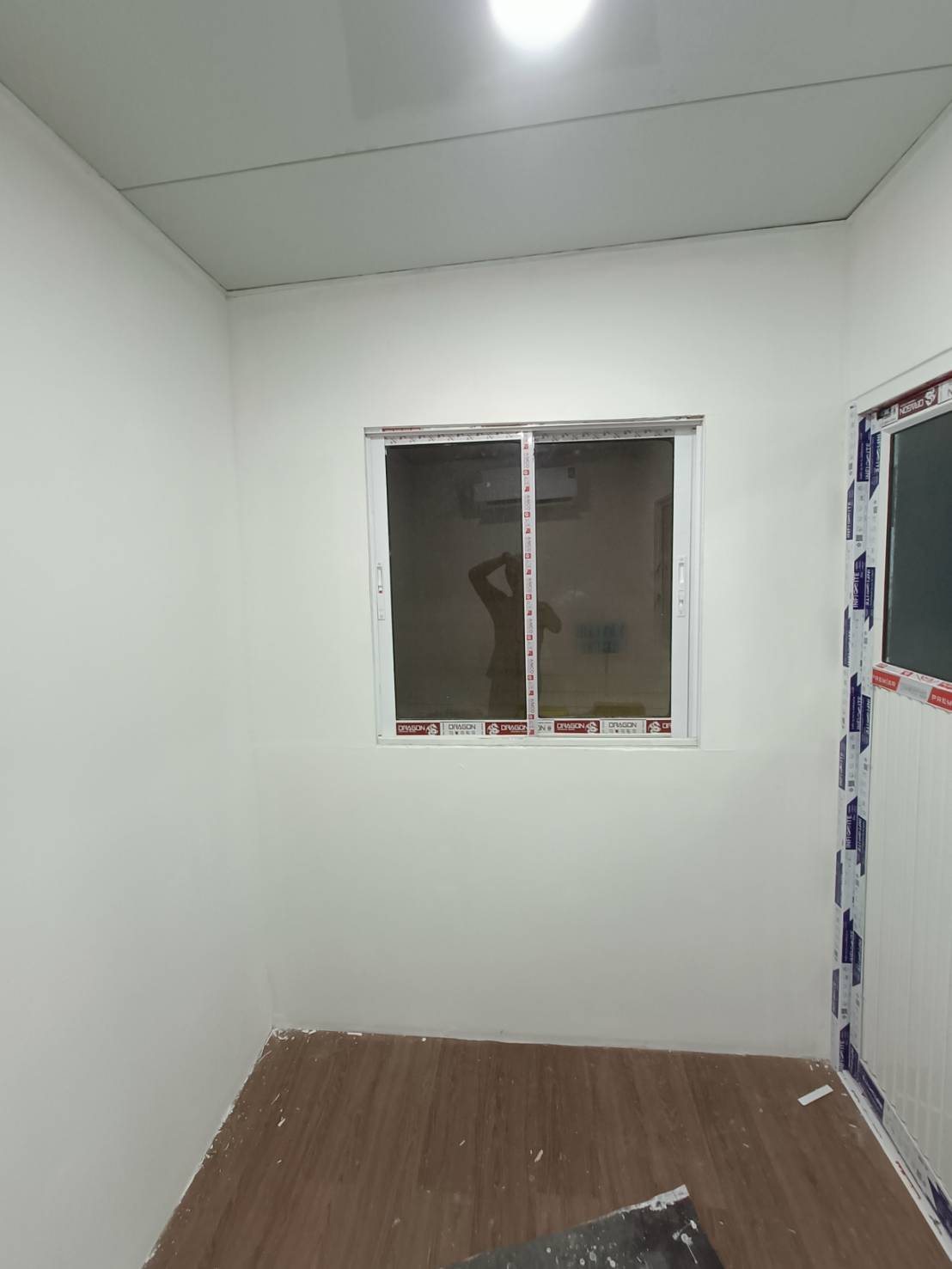 บ้านน็อคดาวน์ขนาด 2*3 เมตร พร้อมกันสาด ระเบียงด้านหน้า UC-K05 *** รวมค่าจัดส่ง