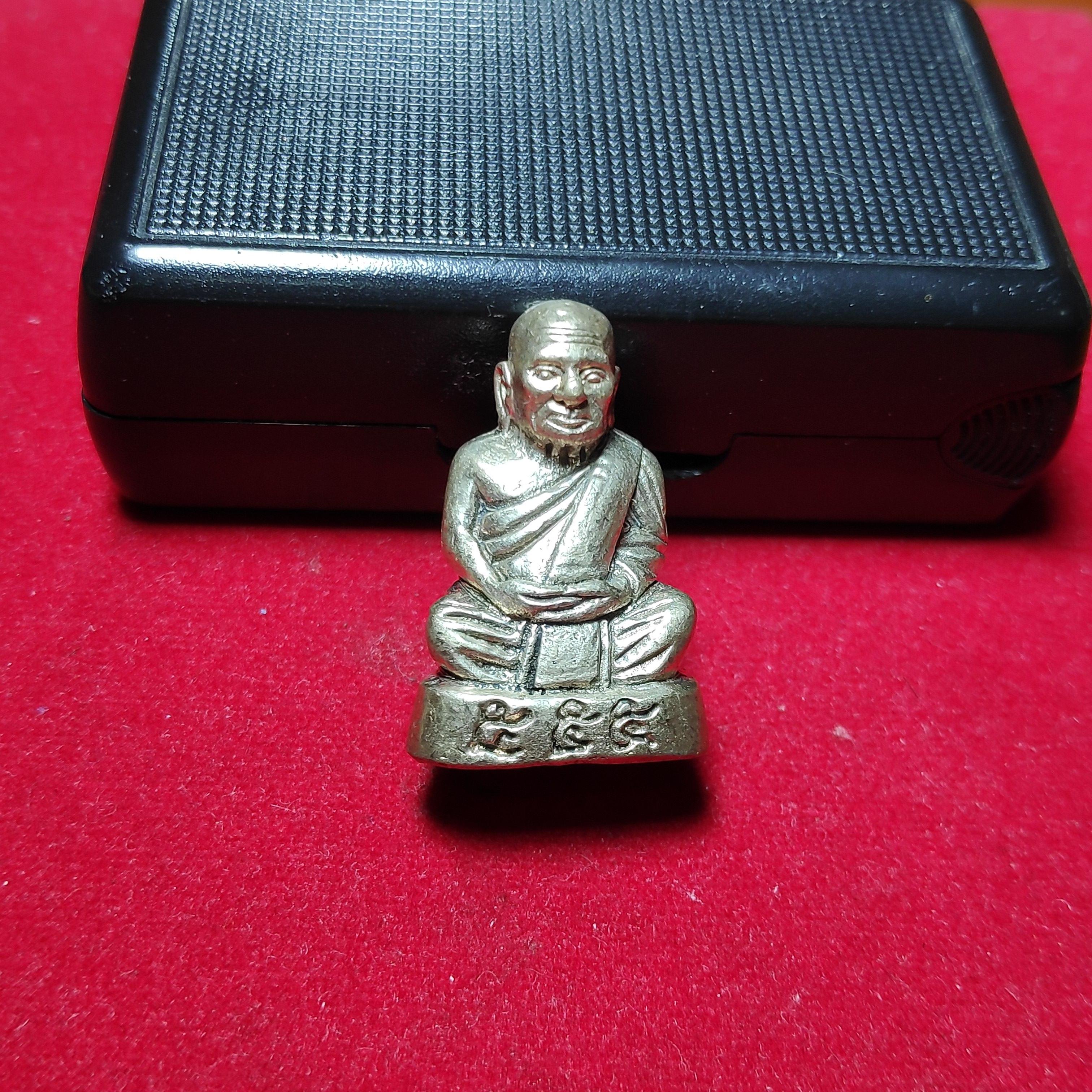 รูปหล่อหลวงพ่อเงินวัดท้ายน้ำรุ่นเงินล้าน555 ปี2555