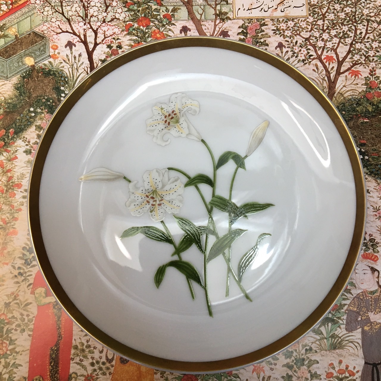 จานแบ่งขนม ขอบทองลายดอกไม้สีขาว แบรนด์ Fukagawa Seiji Ichiro Kimishima
