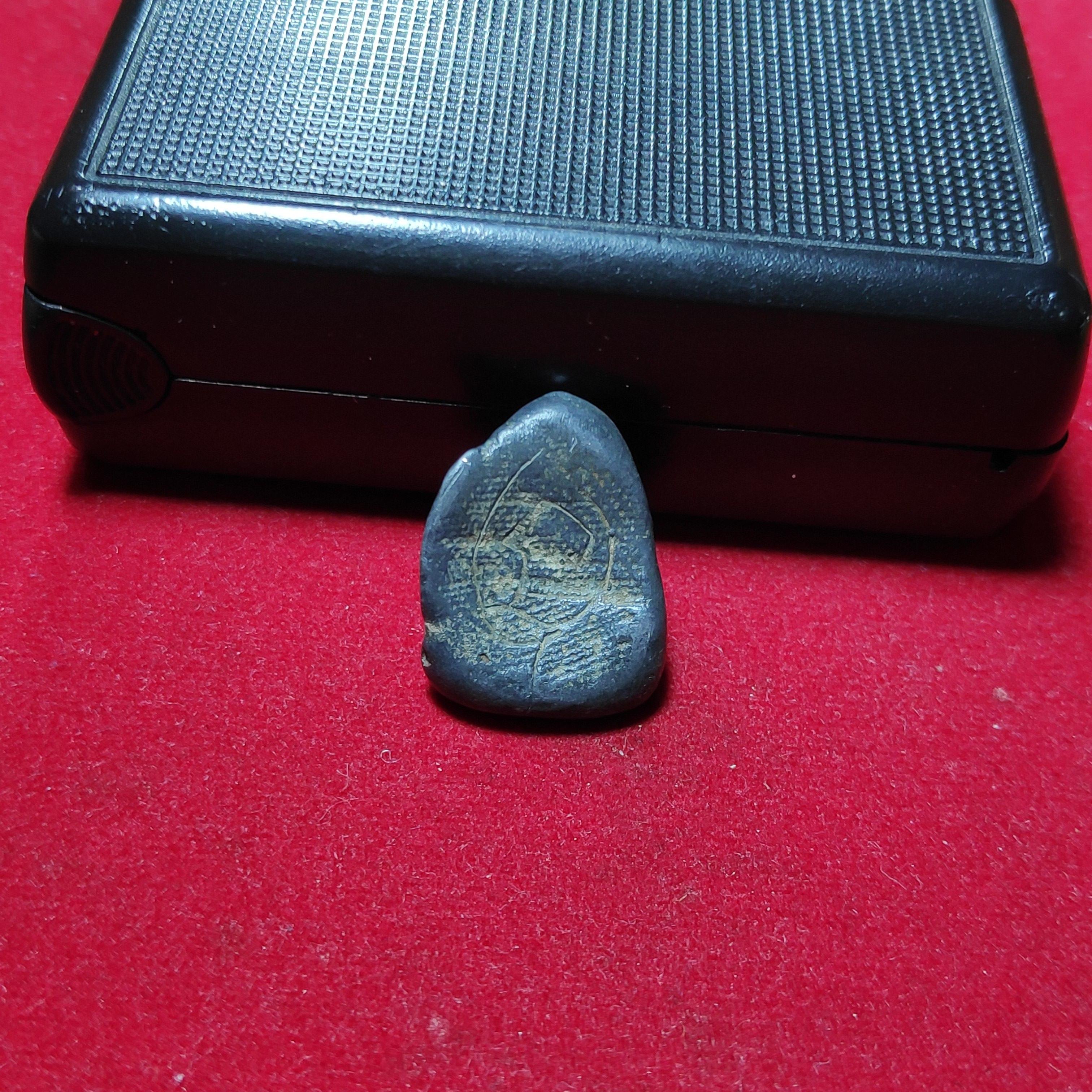 พระปิดตาหลวงปู่ศุขวัดปากคลองมะขามเฒ่าหลังจารเนื้อตะกั่ว