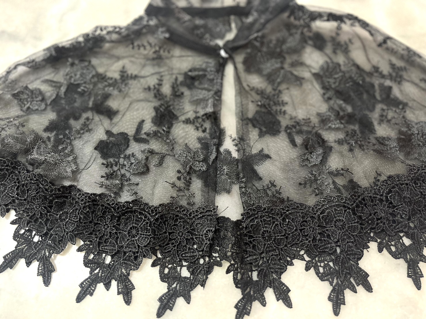 #ผ้าคลุมไหล่ลูกไม้