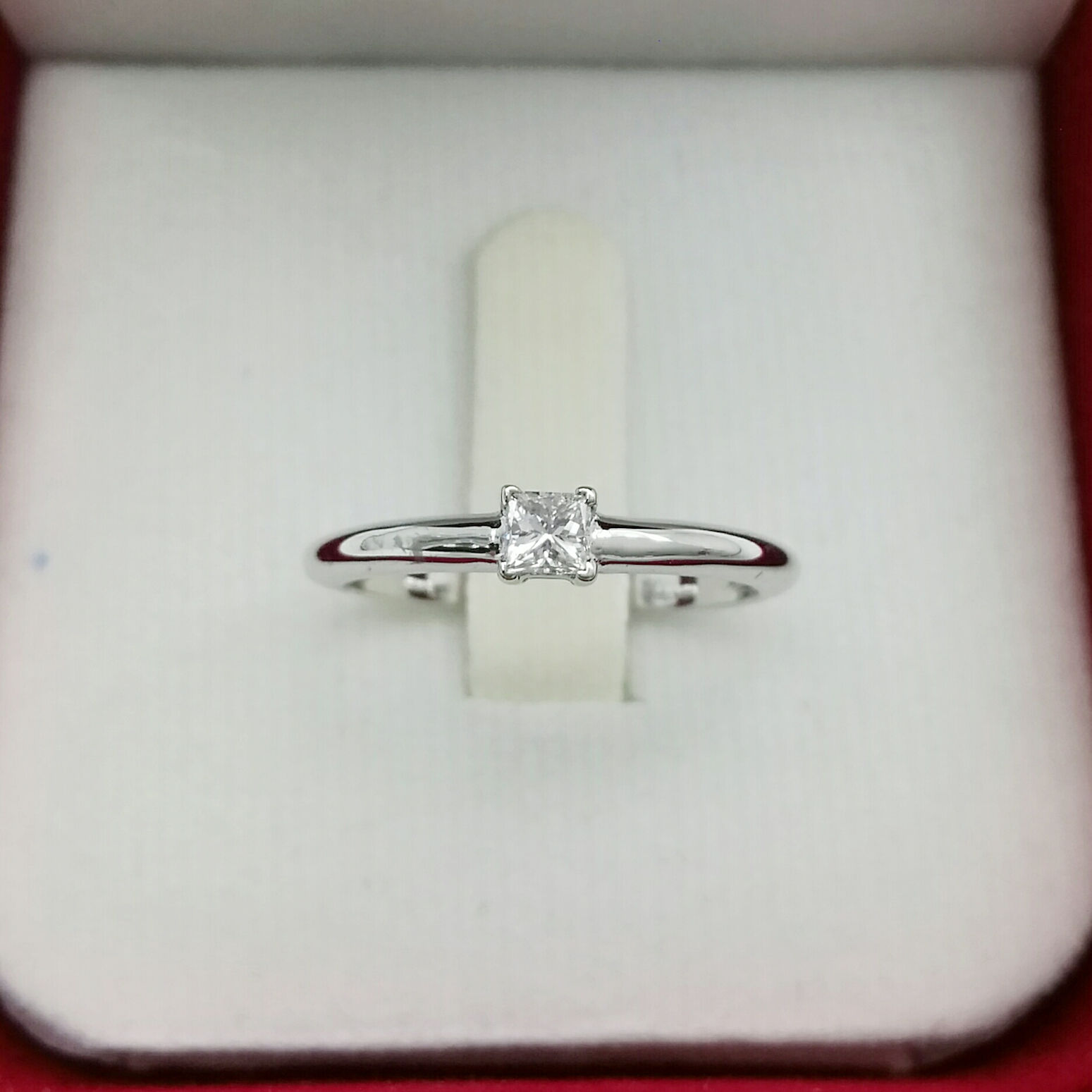 แหวนเพชรแท้ทรง Princess น้ำหนักรวม 0.10 cts