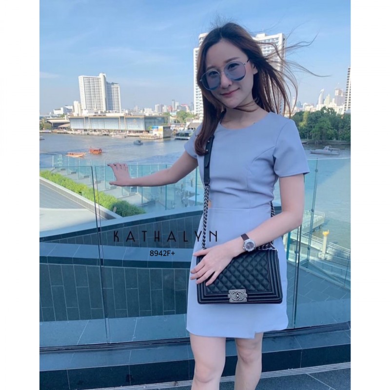 Dress ชุดเดรสคอกลม แขนสั้นสีพื้น เว้าเอว