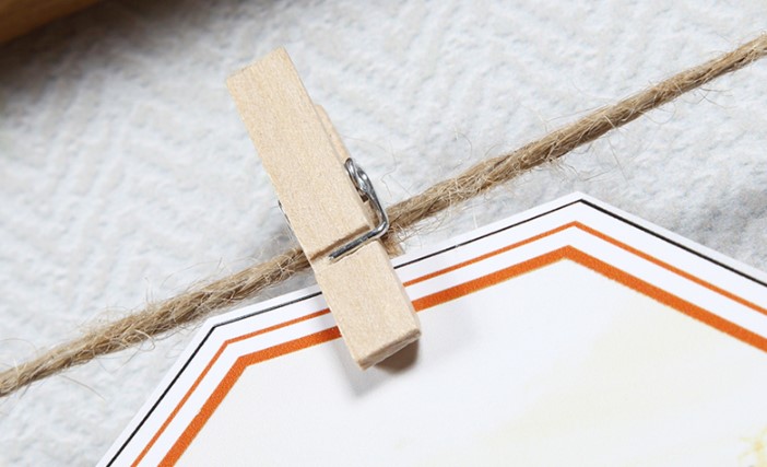 ชุดกรอบรูปติดผนัง Wood house กรอบรูป 4 ชิ้น + กรอบหนีบรูป พร้อมวัสดุติดตั้ง