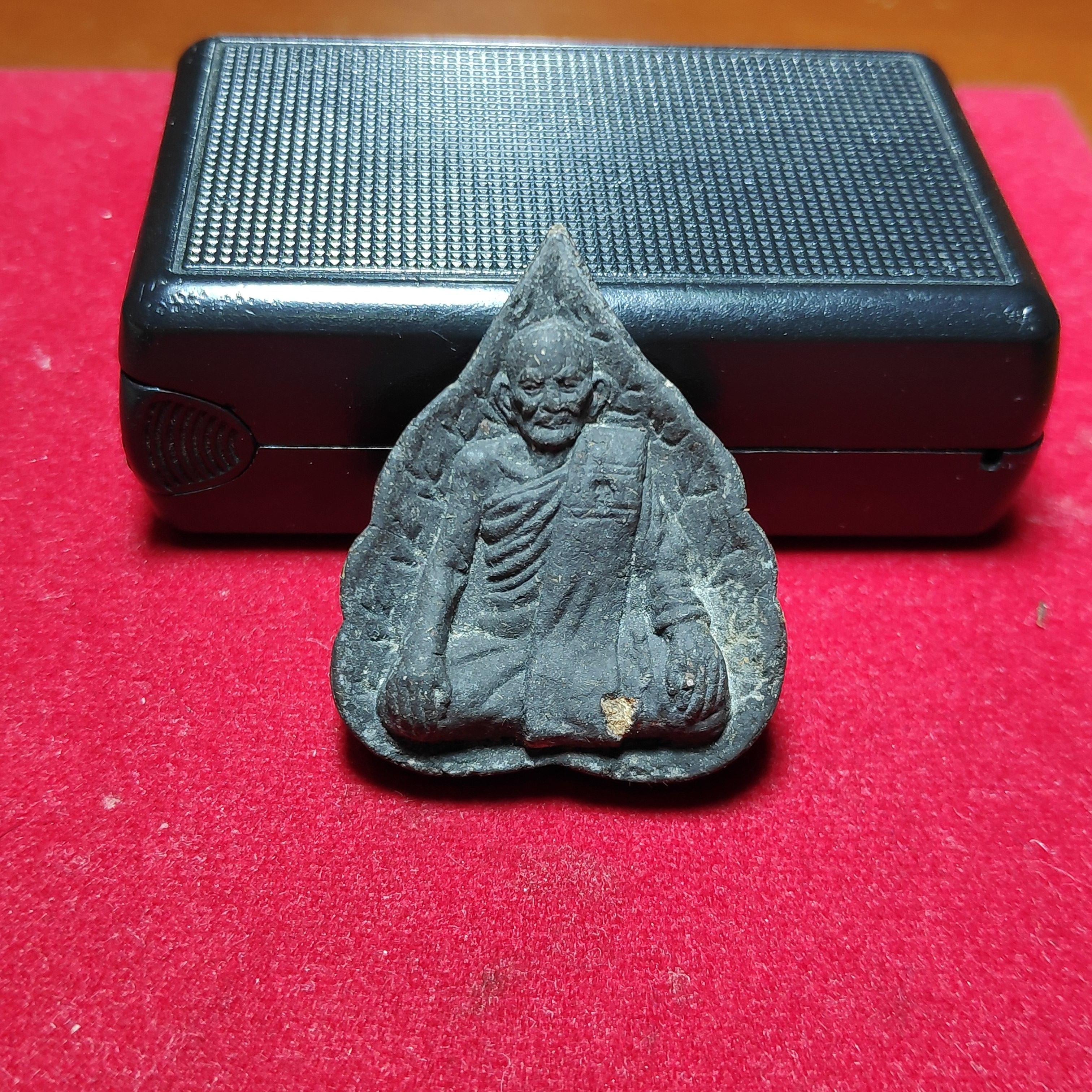 พระผงรูปเหมือนใบโพธิ์หลวงพ่อคงวัดเขากลิ้งปี2551