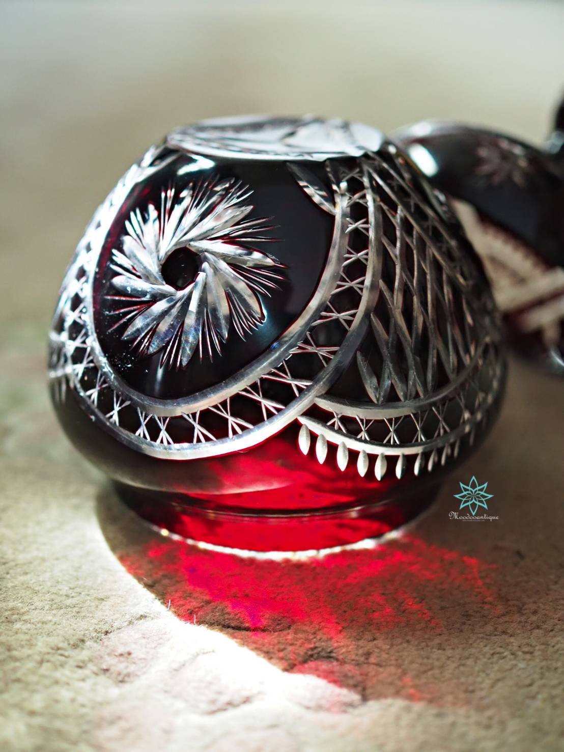 โถคริสตัล bohemian สีแดง