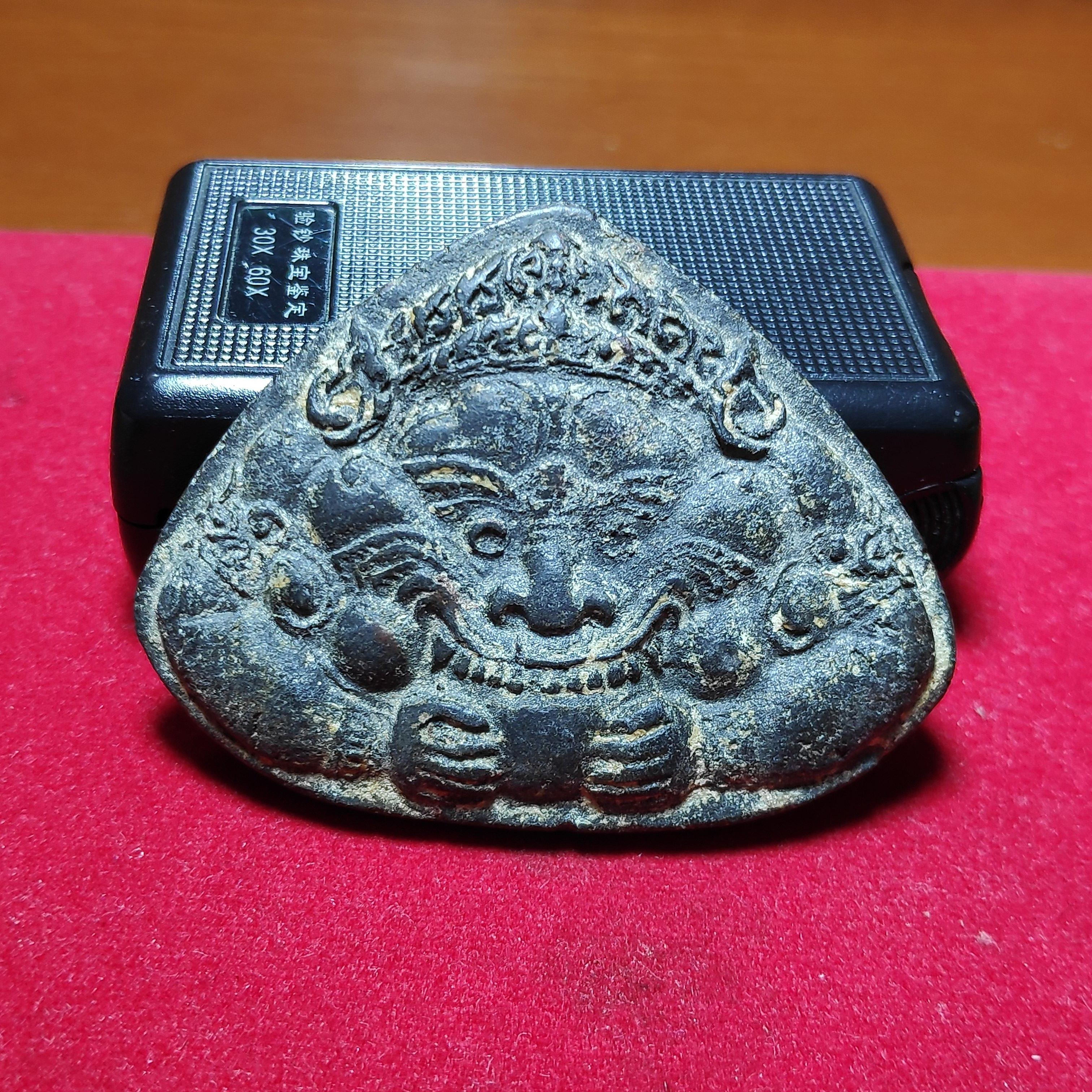 พระราหูเนื้อผงผสมกะลาหลวงพ่อน้อยหลวงพ่อปิ่นวัดศรีษะทอง