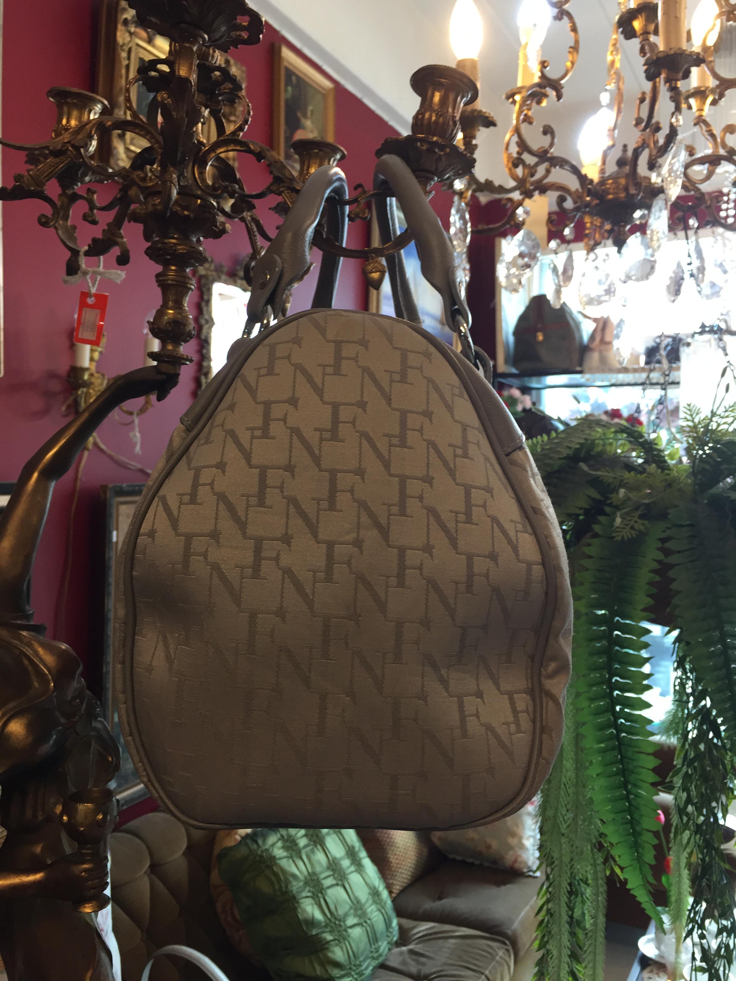 กระเป๋าถือ FLY NOW