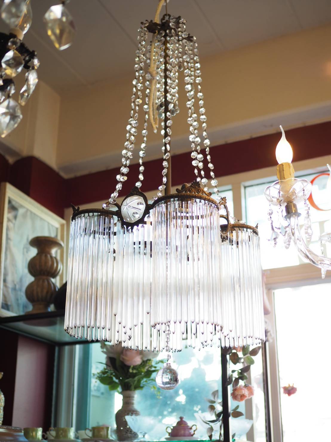 แชนเดอเรียฝรั่งเศส งานสมัยเก่าร้อยด้วยแท่งแก้วยาวกับคริสตัลและหินอาเกต (Agate) คริสตัลฝรั่งเศส