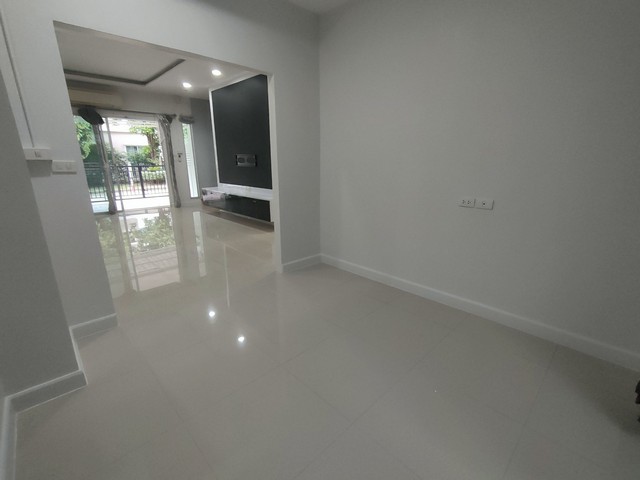 (MH0048) ขายพร้อมผู้เช่าทาวน์โฮม 3 ชั้น ม.วิสต้า ปาร์ค พระราม 2 Renovate ใหม่