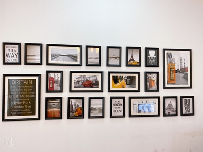 ชุดกรอบรูปติดผนัง London (Black20) กรอบรูปไม้สีดำ 20 ชิ้น พร้อมภาพตามแบบและวัสดุติดตั้ง