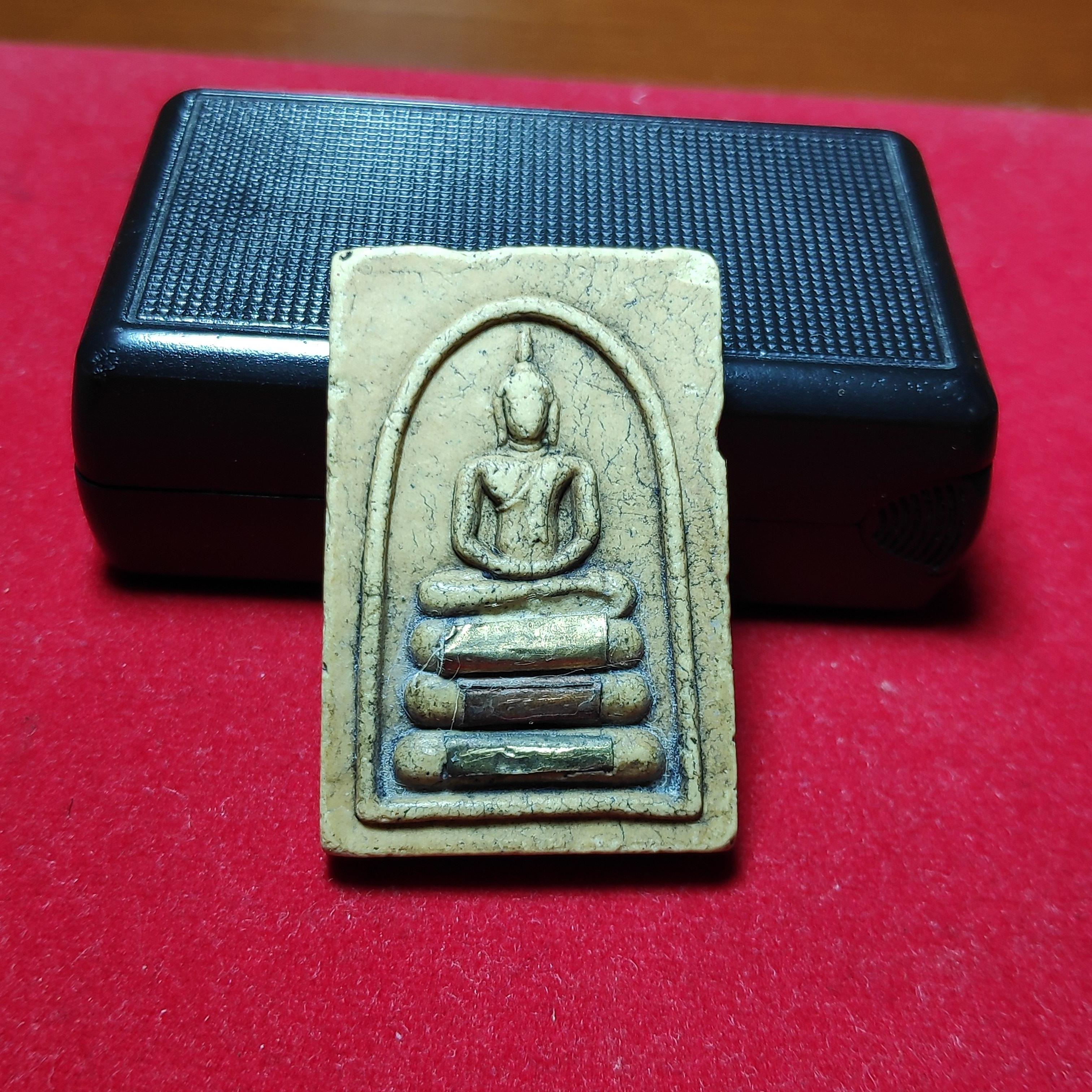 พระสมเด็จพิมพ์พระประธานหลวงพ่อมุ่ยฝังตะกรุด3กษัตริย์