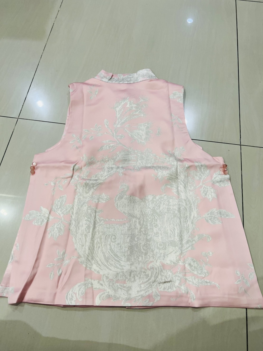เสื้อกั๊กแขนกุด รหัส VS59 สีชมพู สินค้าพร้อมส่ง (ผ้าซาติน ลายสกรีน)