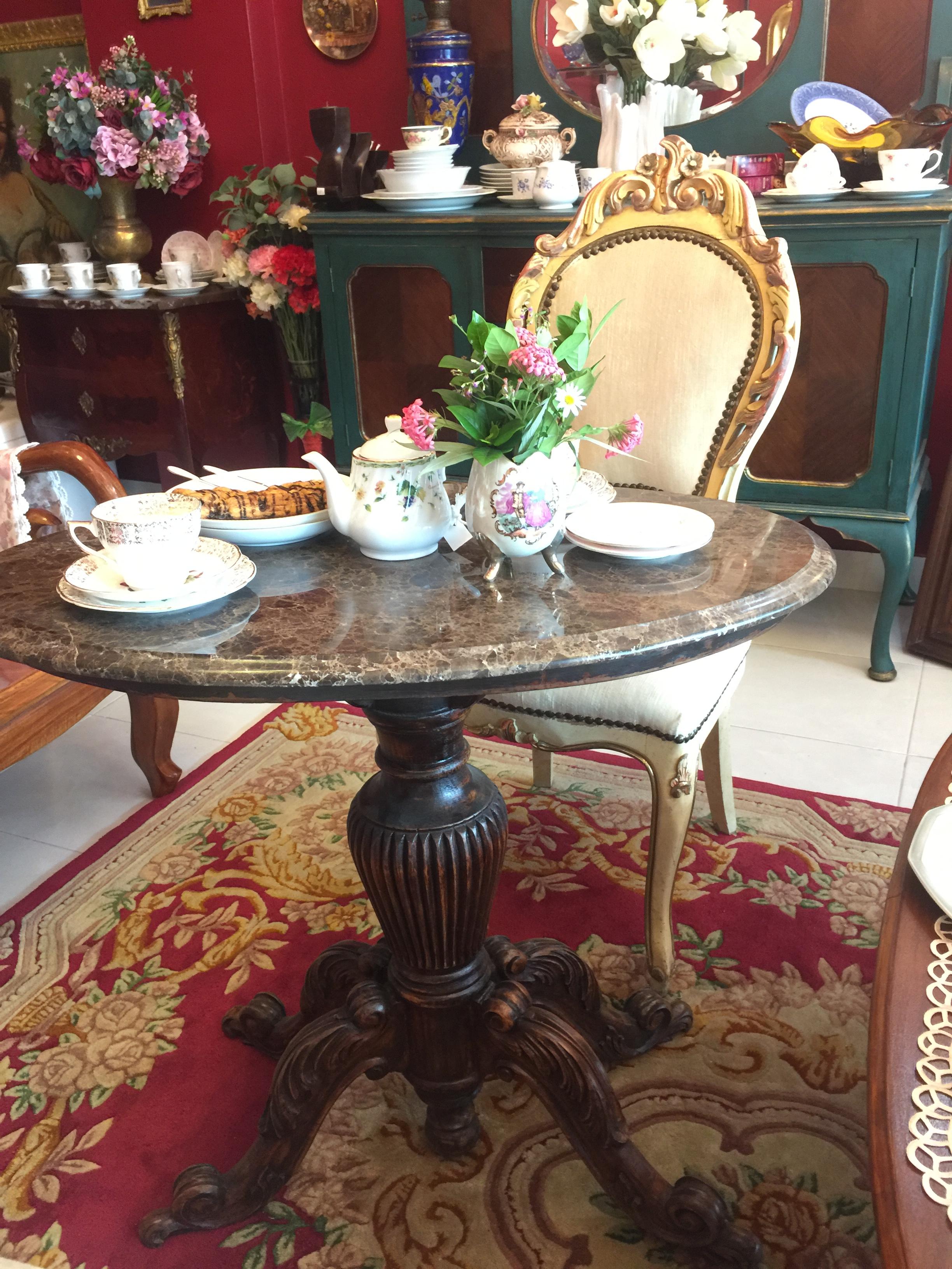 โต๊ะไม้มะฮอกกานีท็อปหินอ่อน