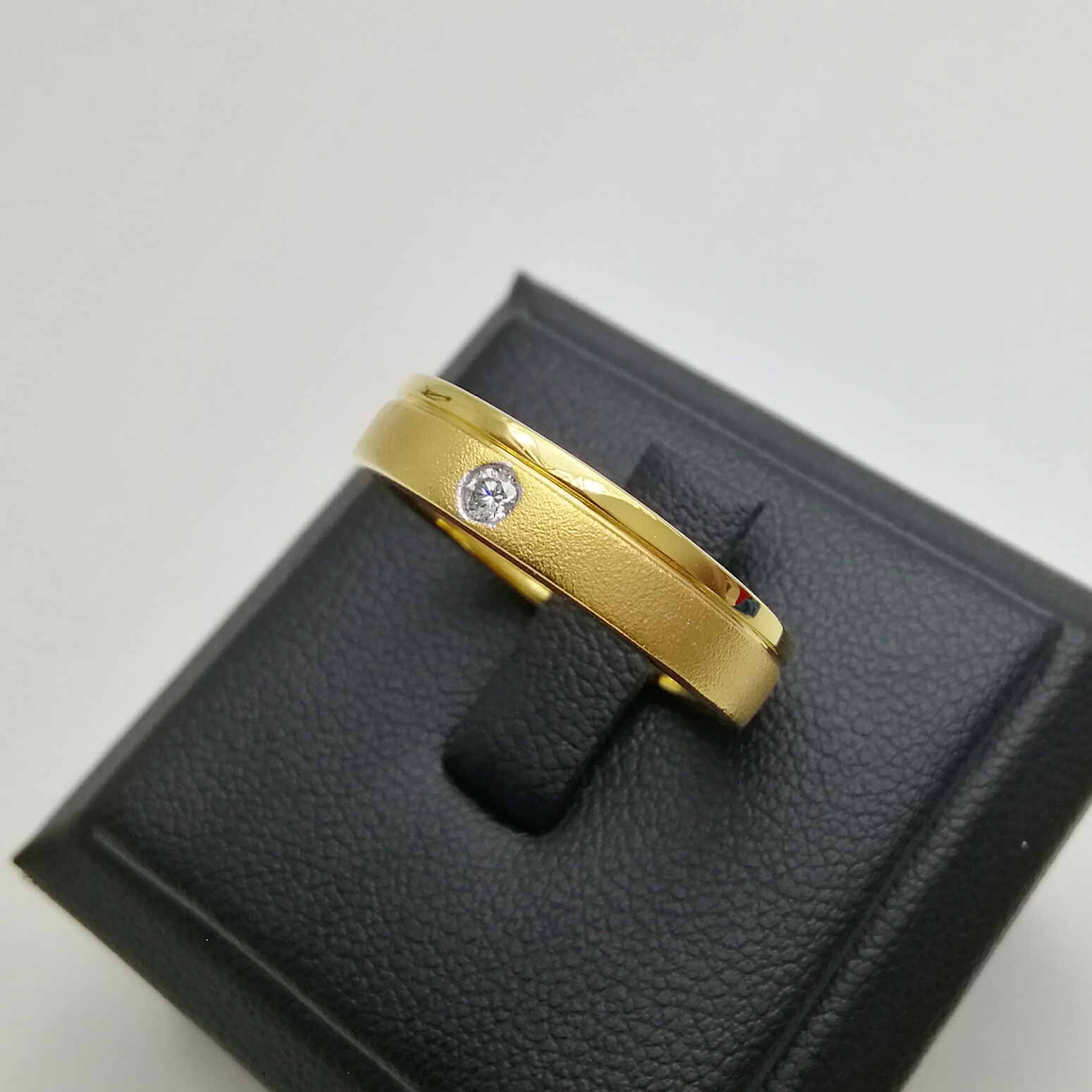 แหวนผู้ชายเพชรแท้ 0.05 cts