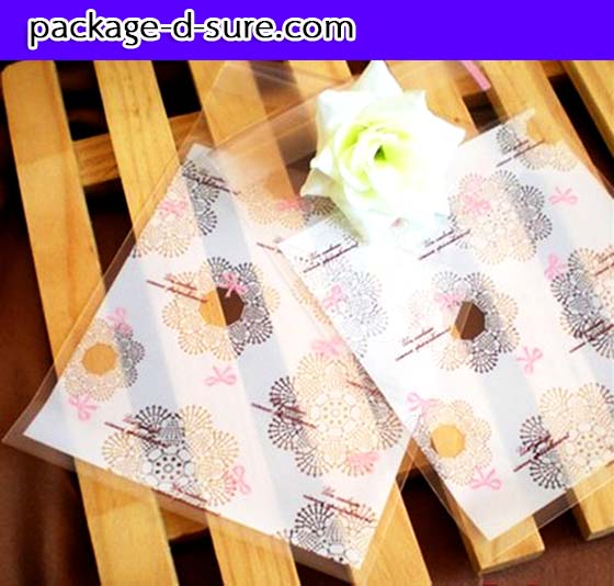 ล้างสต็อก//ถุงคุกกี้ แถบกาว 7x7 ลายโบว์ชมพูเล็ก พื้นหลังขาวลูกไม้ขาว แพ็ค 100 ใบ