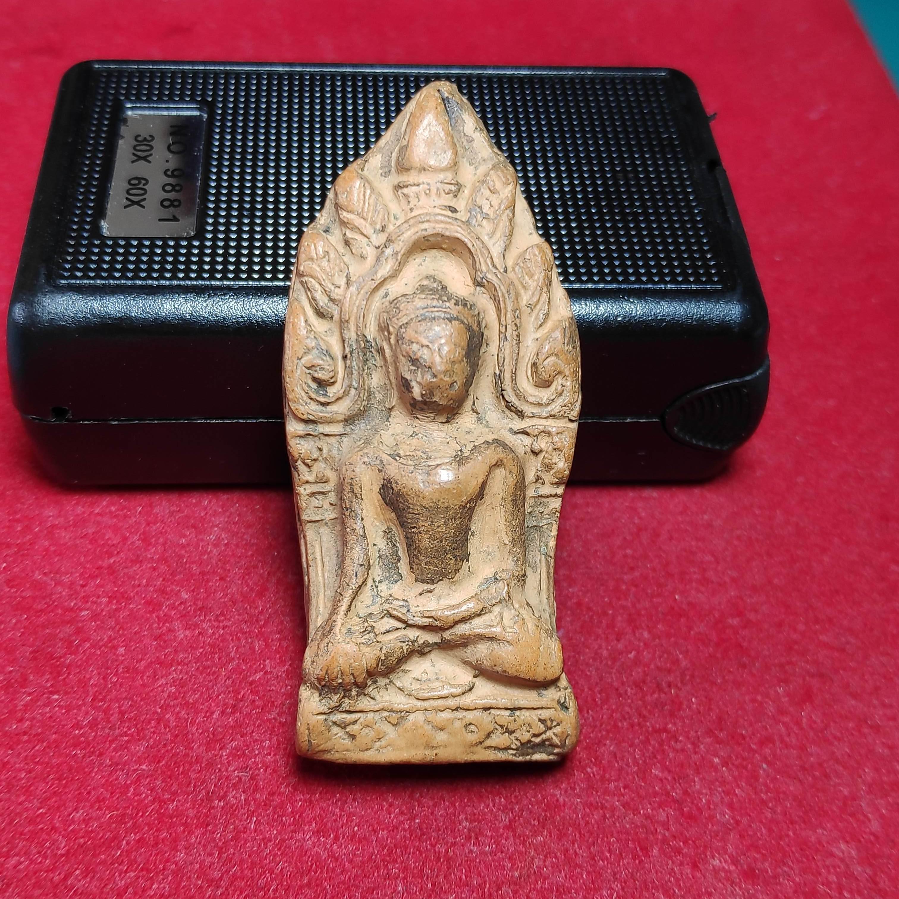 พระยอดขุนพลซุ้มเรือนเเก้วกรุลพบุรีเนื้อดิน