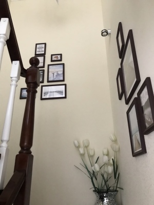 ชุดกรอบรูปติดผนังบันได Stairway18 (View) กรอบรูปไม้ 17 ชิ้นพร้อมภาพตามแบบ + รูปแคนวาส 1 ชิ้น และวัสดุติดตั้ง