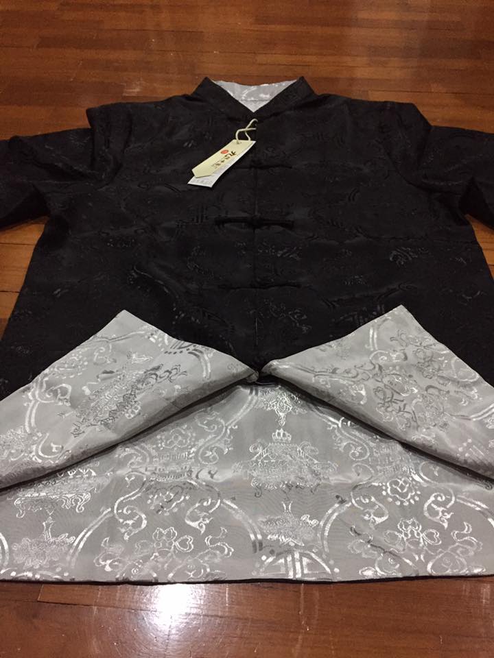 เสื้อจีนผ้า ไหมจีน. สีดำ+ขาวเทา ใส่กลับได้ 2 สีรหัส.O128. สินค้าพร้อมส่ง