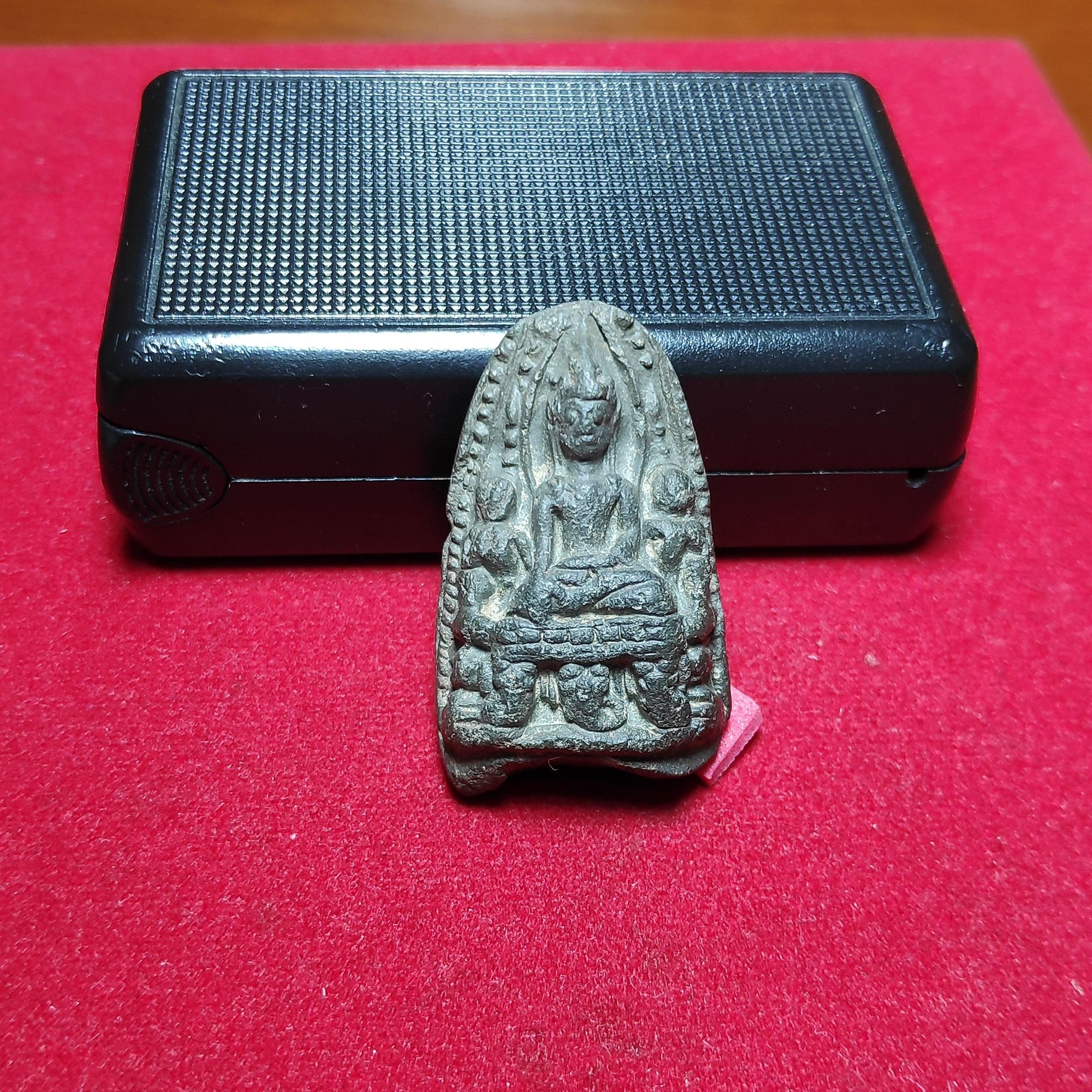 พระเลี่ยงลำพูนเนื้อดำ