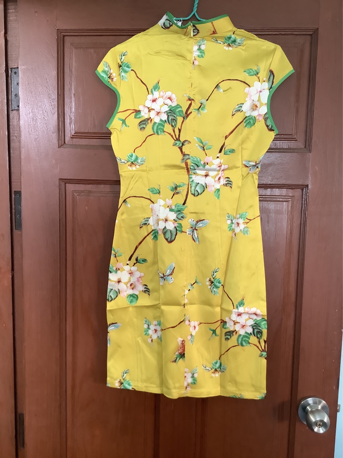 กี่เพ้าสั้นสีเหลืองผ้ามัน รหัส K140