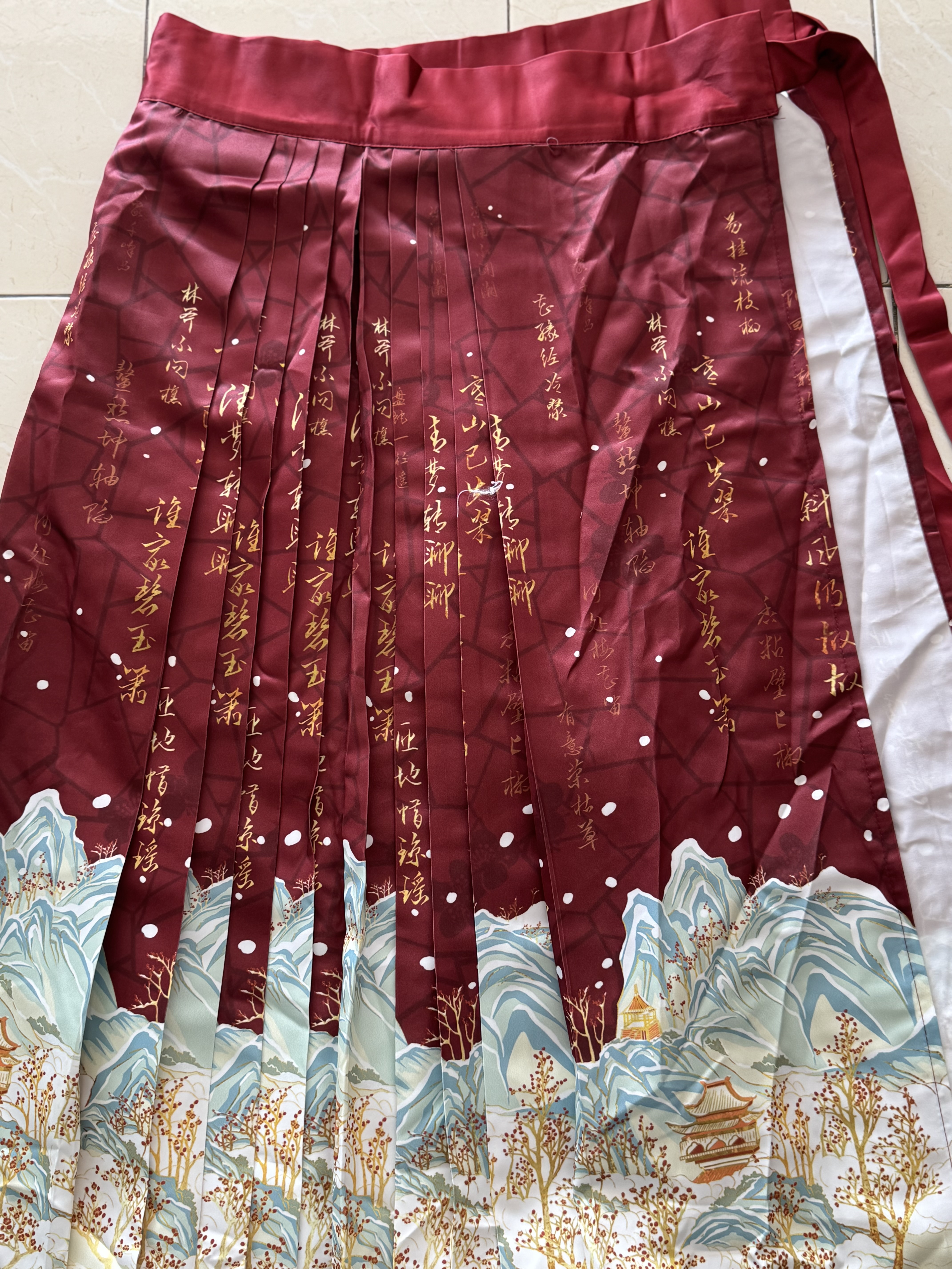 กระโปรงหม่าเมี่ยนยาว สีแดงลายธิเบต รหัส 460