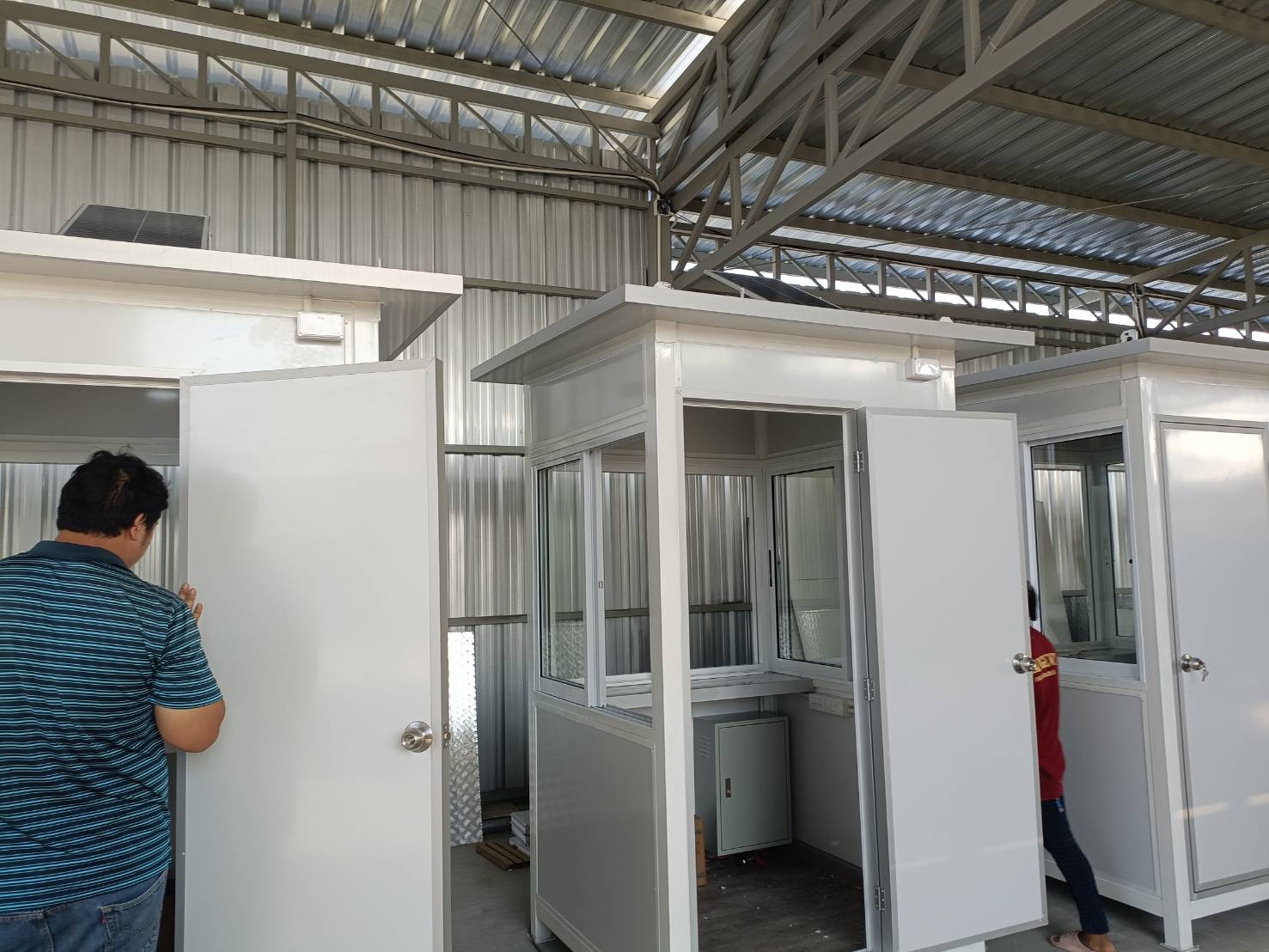 ชุดนอนนา 3000W suoer พร้อมแผง 50W วัตต์ + แบตเตอรี่ 100A+ ชุดคอนโทรล ชาร์จเจอร์ โซล่าเซลล์ พลังงานแสงอาทิตย์ 12Vและ 12Vto 220V +ตู้เก็บอุปกรณ์