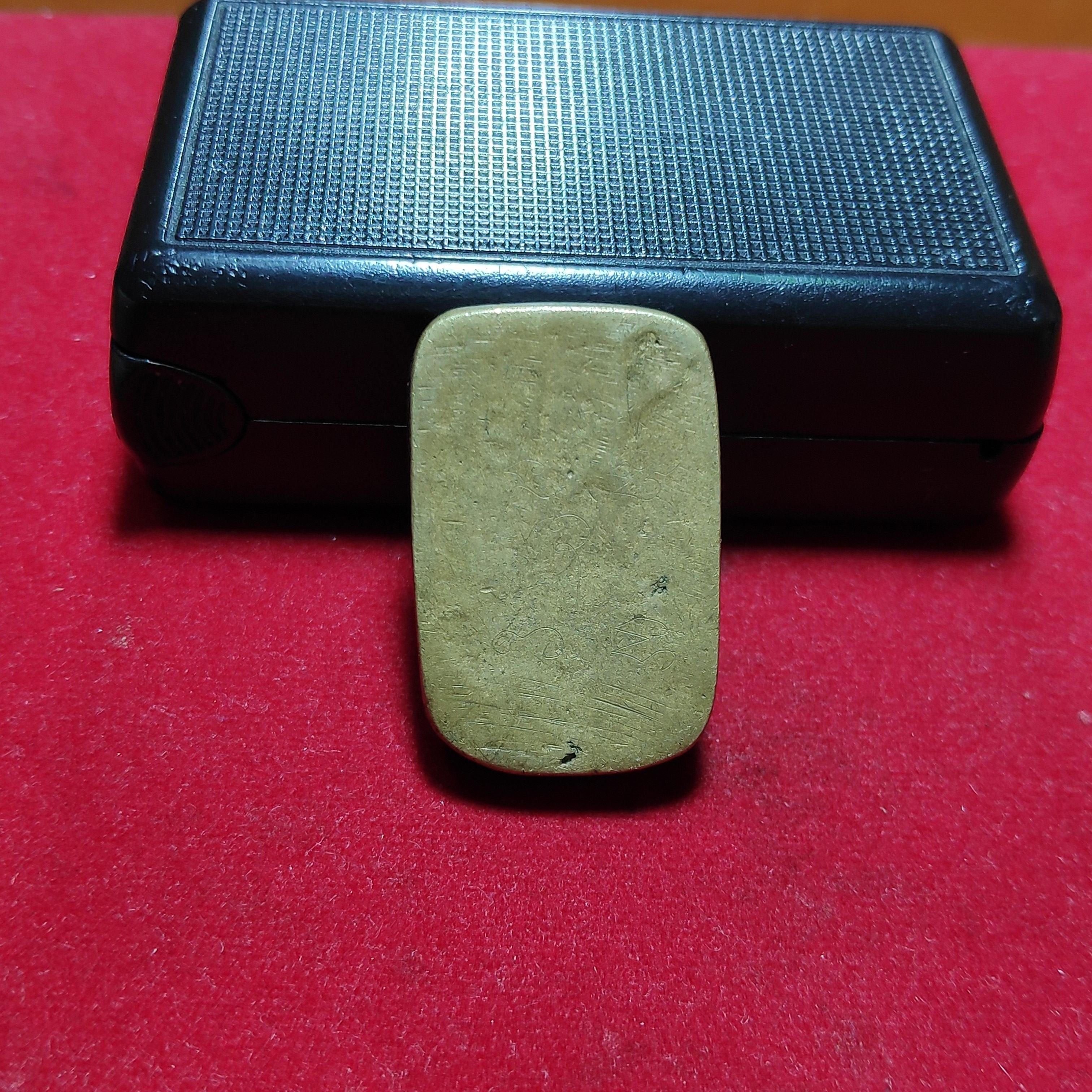 เหรียญหล่อทรงครุฑหลวงพ่อโบ้ยวัดมะนาวหลังจารยันต์