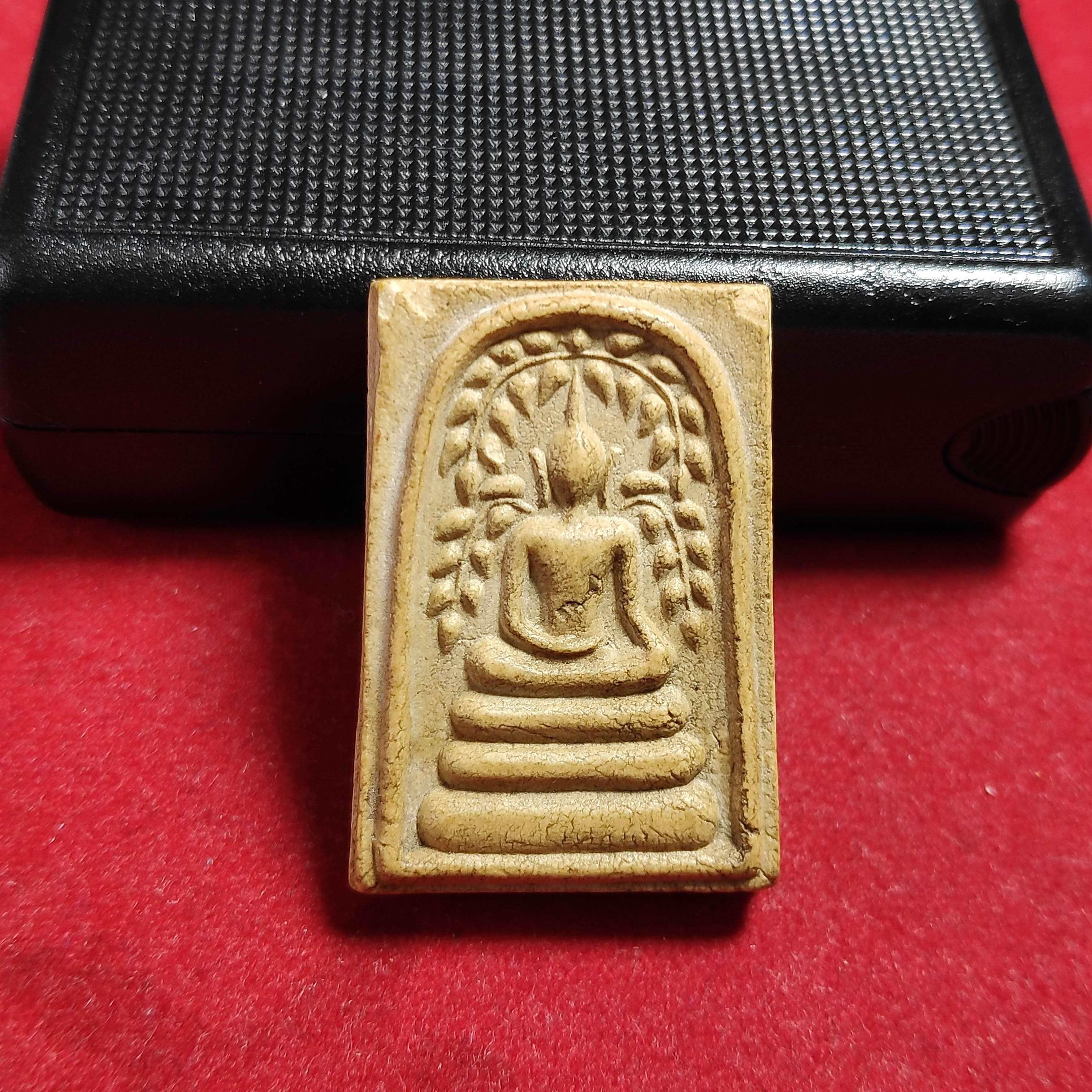 พระสมเด็จปรกโพธิ์พิมพ์สดุ้งกลับรุ่น1วัดบางหอ จ.เพชรบุรีปี2534