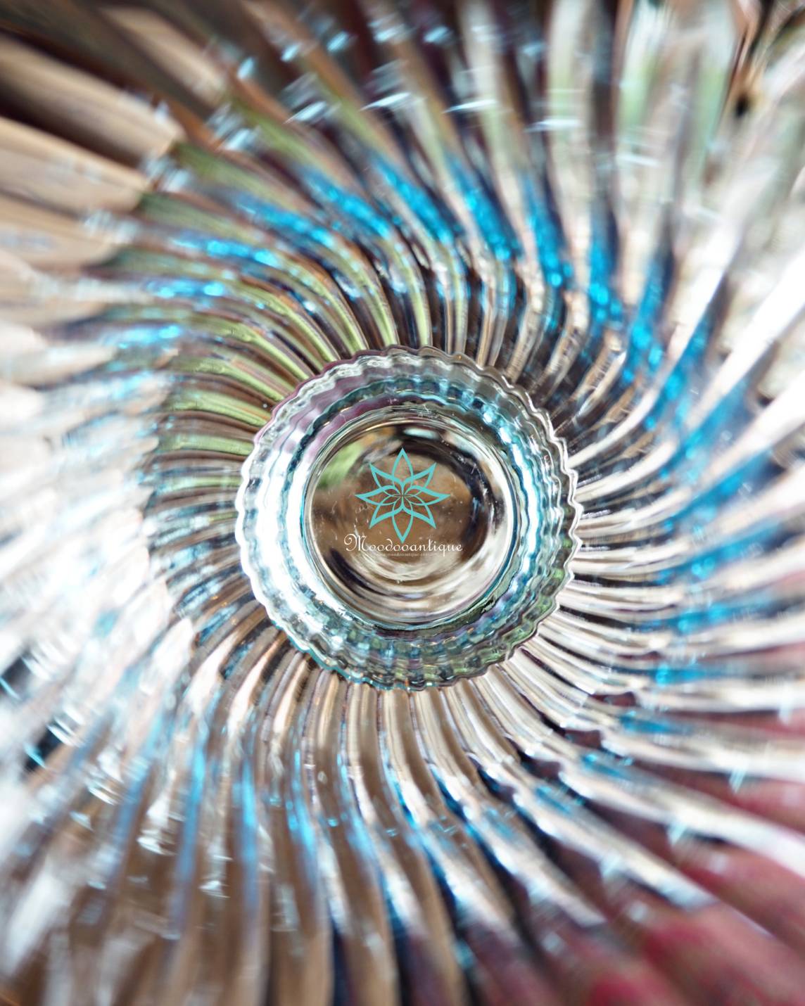 แก้วทรงสูงสีฟ้าน้ำทะเลจากญีปุ่น