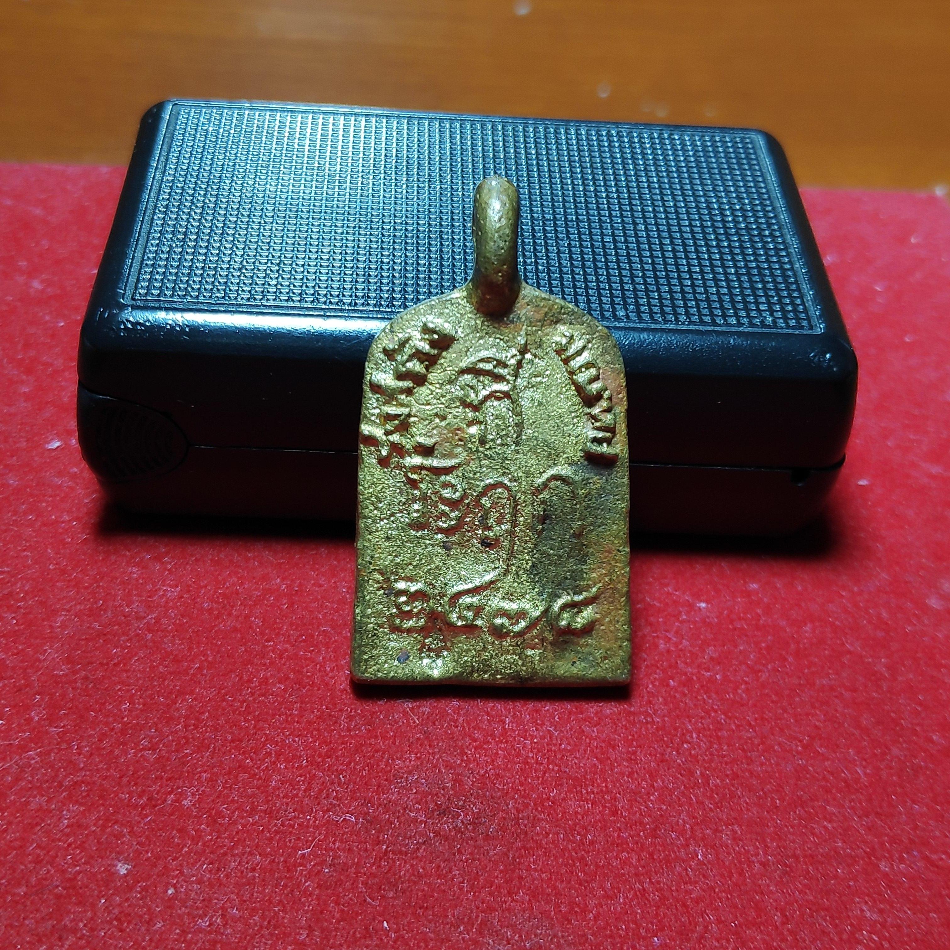 เหรียญหล่อจอบใหญ่หลวงพ่อไปล่วัดกำเเพงรุ่นสร้างมณฑปปี2555