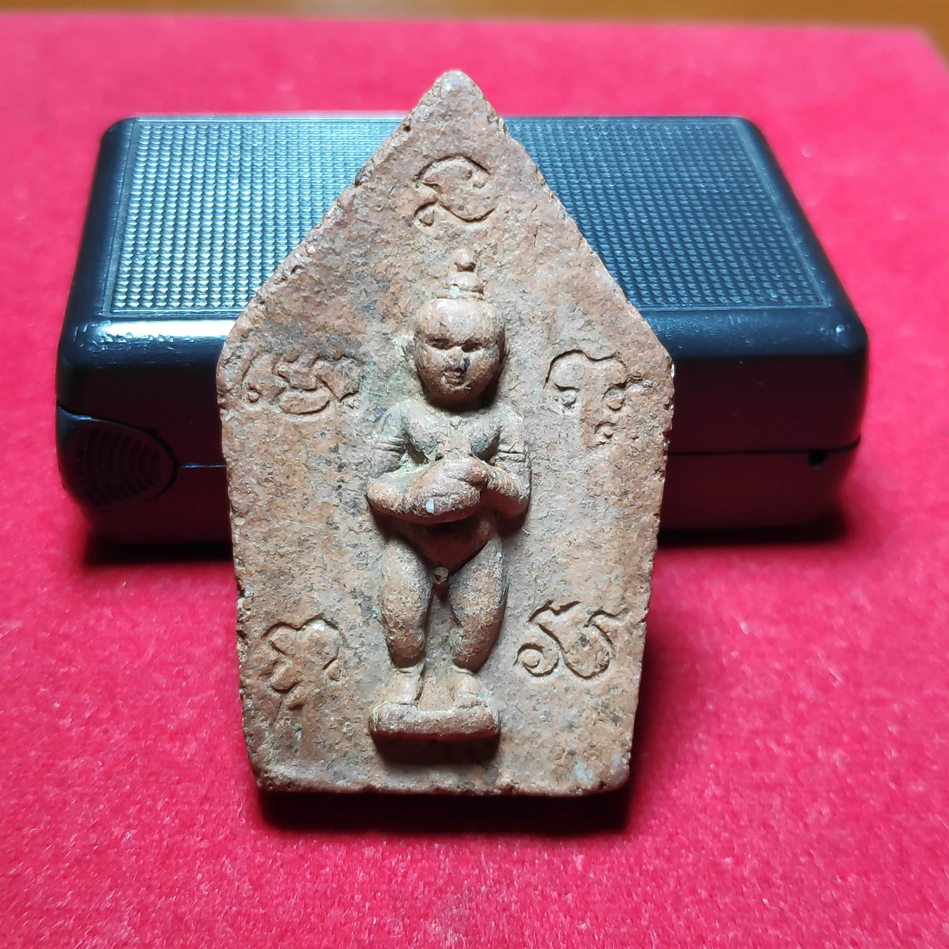 พระขุนเเผนอุ้มไก่หลังกุมารทองหลวงปู่สรวงปี2519