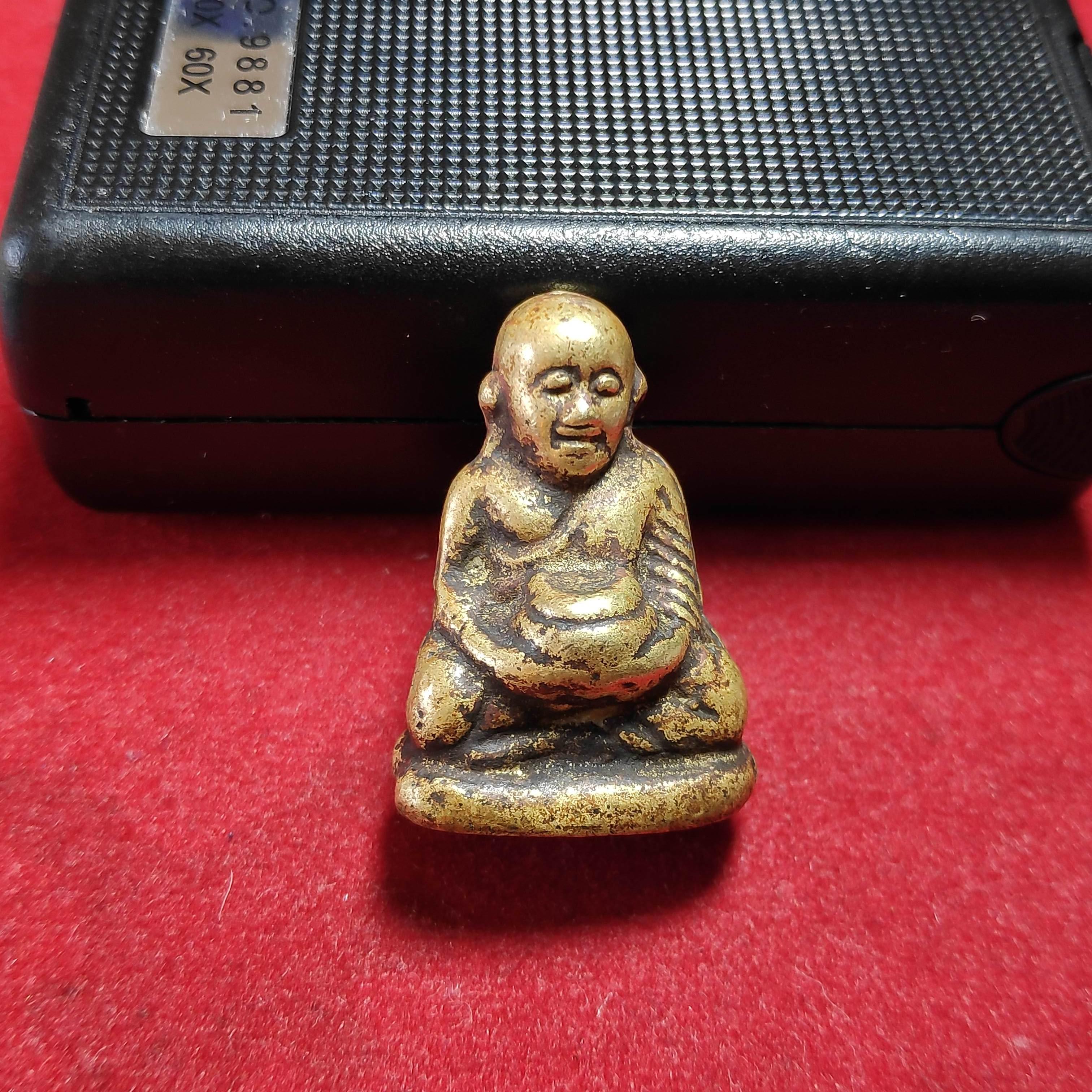 รูปหล่อหลวงพ่อเงินวัดบางคลานพิมพ์อุ้มบาตร