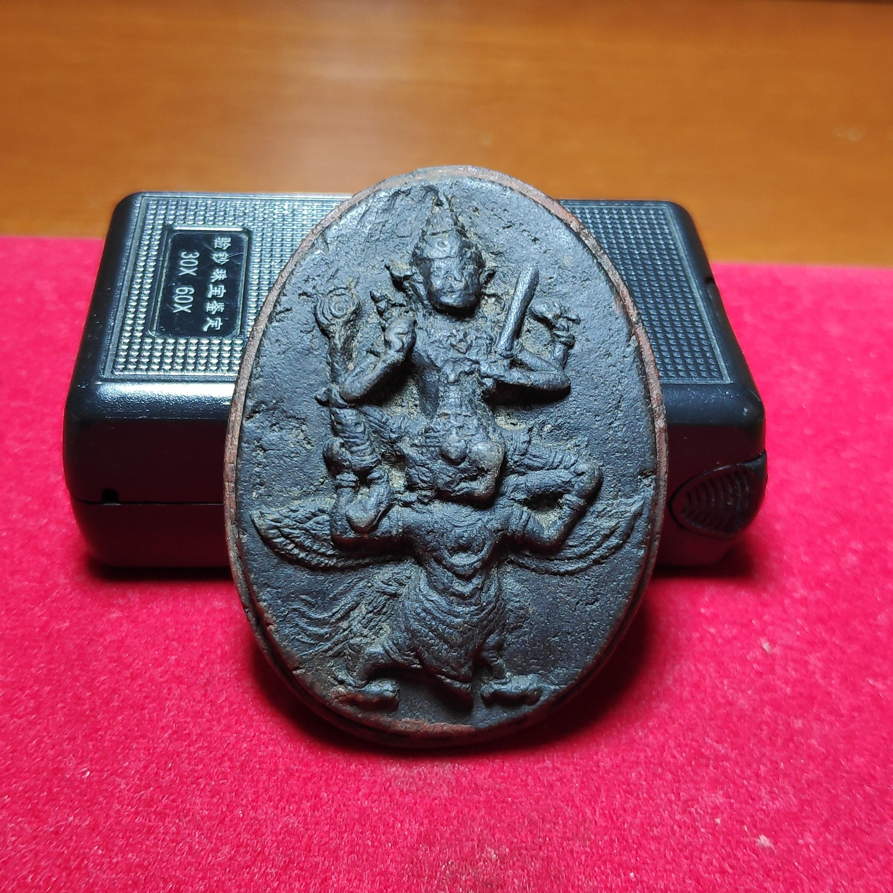 พระนารายณ์ทรงครุฑหลังยันต์ตัวมะเนื้อผงว่าน