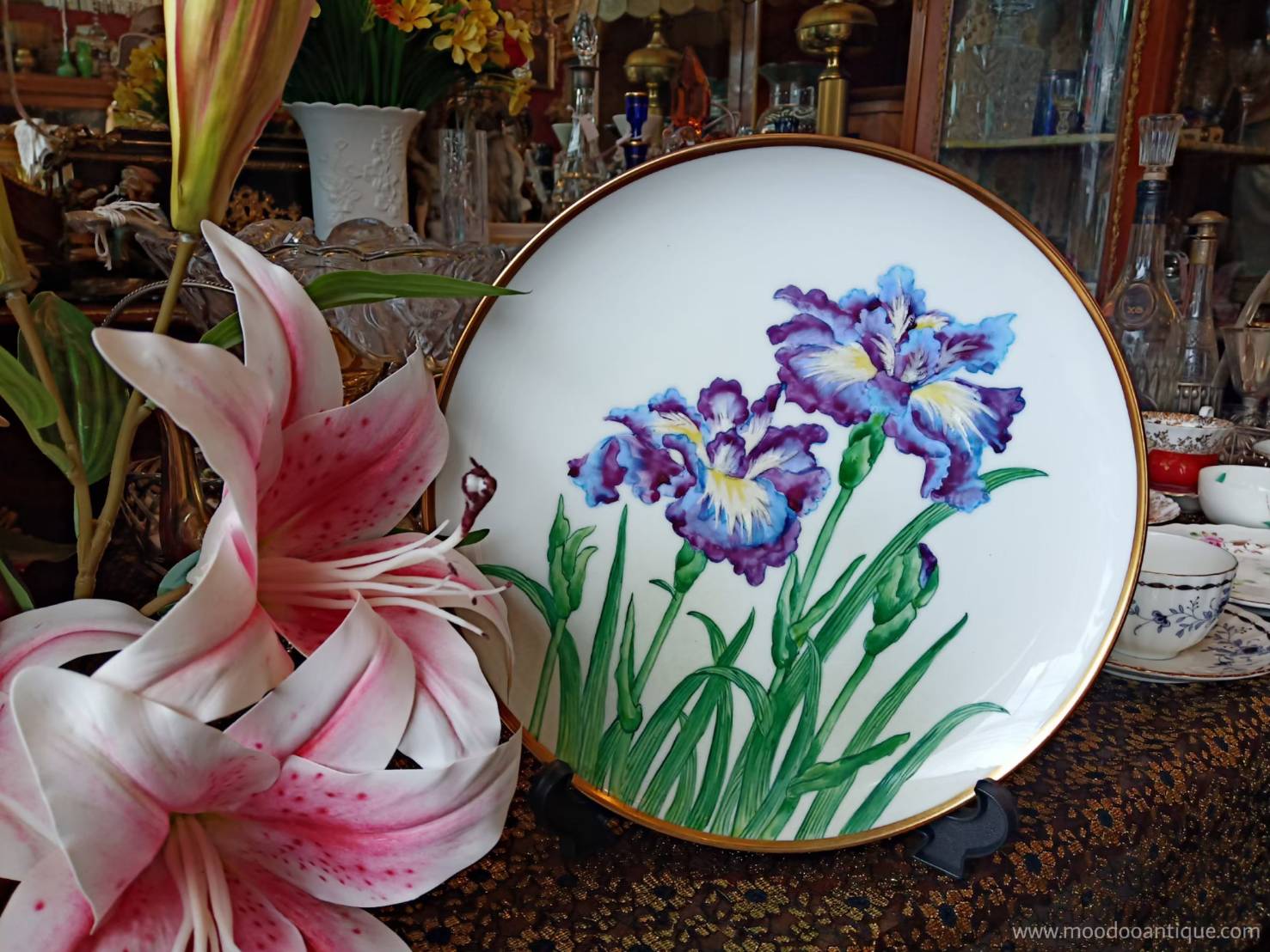 จานขอบทองแอนทีคเพ้นท์ลายดอกไอริสสีม่วง
