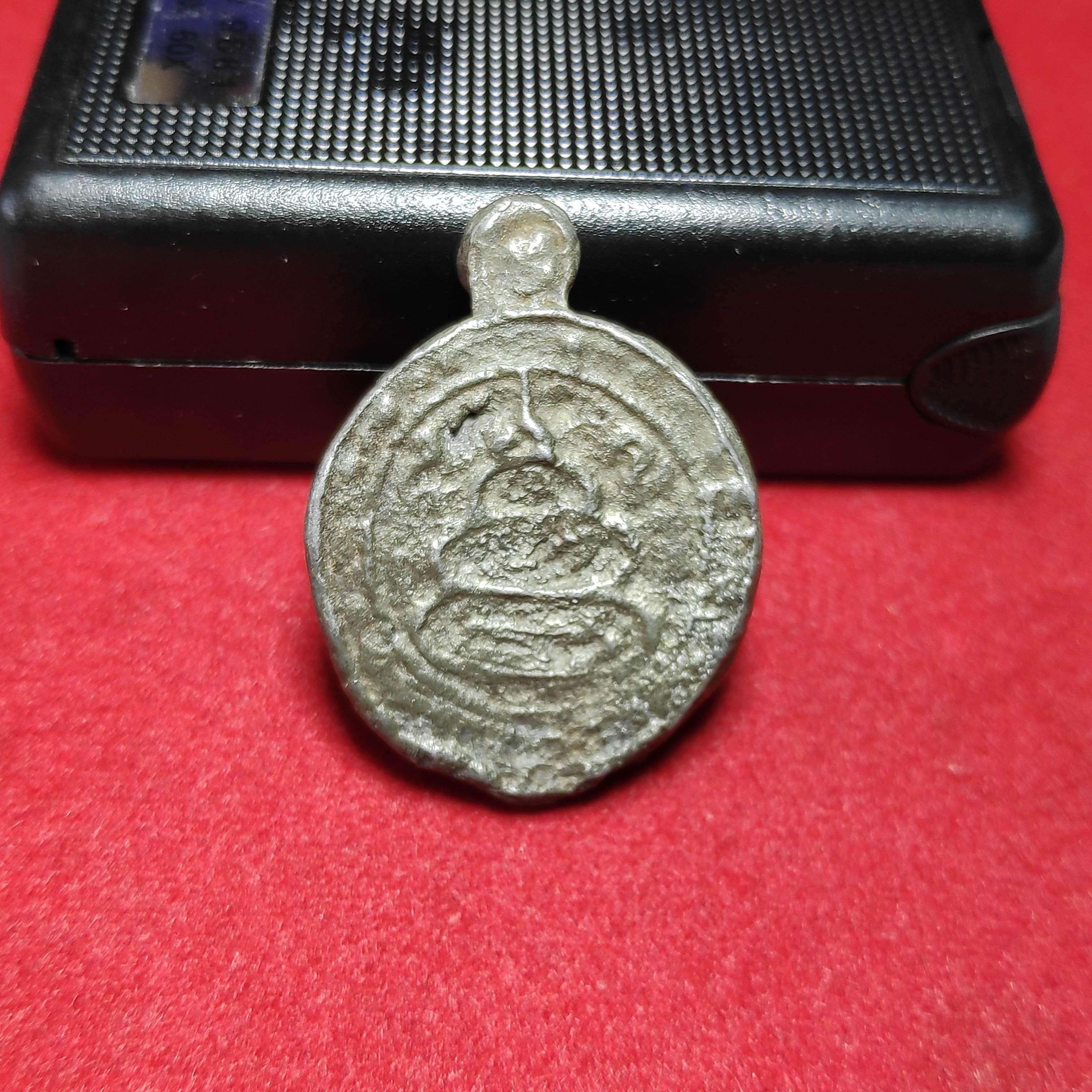 เหรียญกลมหล่อโบราณหลวงพ่อพ่วงวัดกกเนื้อตะกั่วปี2478