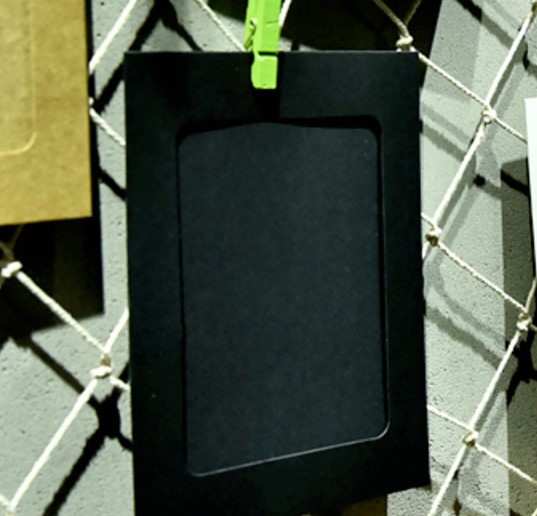 ตาข่ายพร้อมกรอบรูปโปสการ์ด 40 รูป (ใส่รูปแนวตั้งขนาด11*8 cm) : picture on net