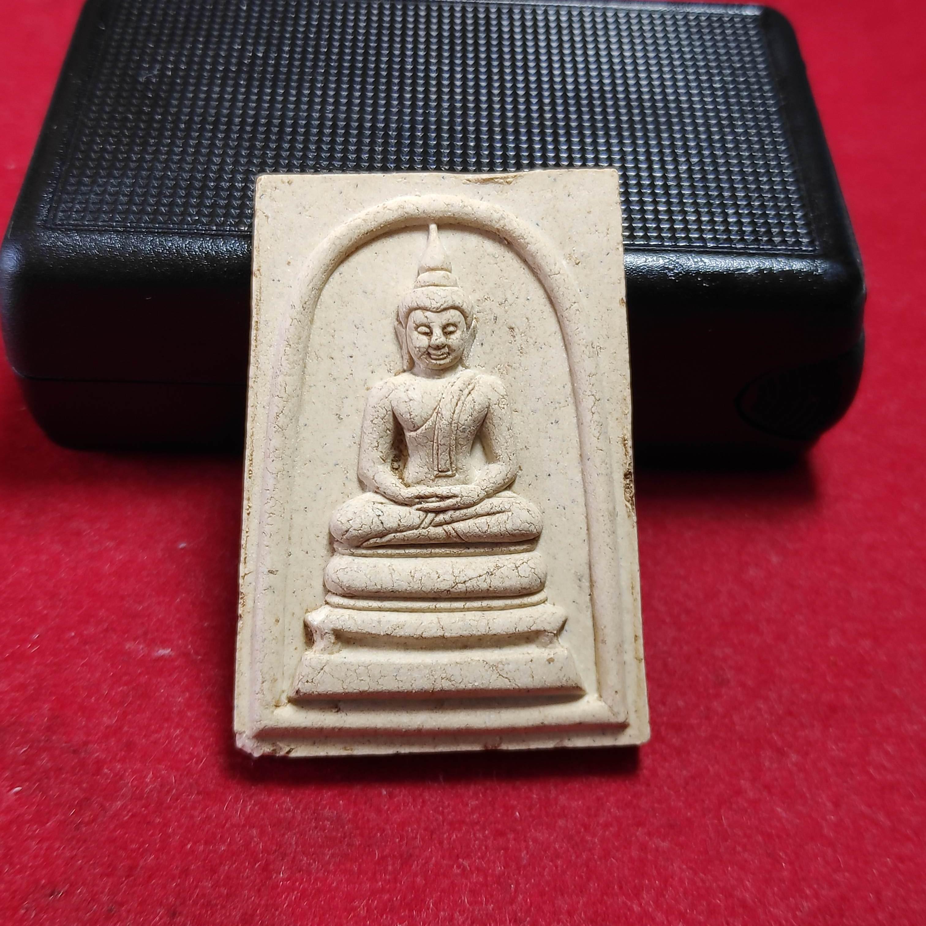 พระสมเด็จเนื้อผงหลวงพ่อรุ่งวัดท่ากระบือ